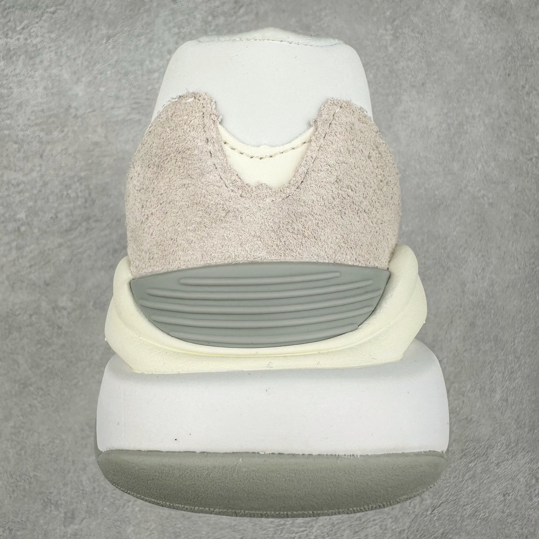 图片[8]-＃小红书爆款‼️New Balance/新百伦 NB5740系列 复古休闲运动跑鞋 特别以1988年首度面世的经典574作为设计蓝本 保留574简约易衬的80s鞋型轮廓 同时再加以向90年代特立独行的抢眼美学致敬 凭借多种严选的优质素材重塑出让人耳目一新又充满层次感的革新中低结构 另一方面 为呼应90年代的巨大化潮流 鞋侧也点题采用了相应的巨大化N字Logo 并且加上反光细节点缀 再结合同样启发自574并经过改良的抓地鞋底 可谓集结两大年代的注目设计元素 尺码：36 36.5 37 37.5 38 38.5 39 40 40.5 41 42 42.5 43 44 45-选品中心