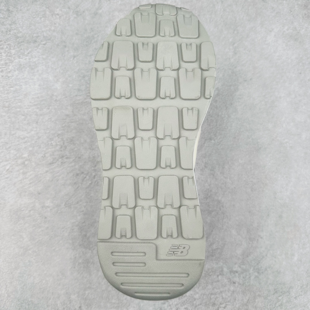 图片[9]-＃小红书爆款‼️New Balance/新百伦 NB5740系列 复古休闲运动跑鞋 特别以1988年首度面世的经典574作为设计蓝本 保留574简约易衬的80s鞋型轮廓 同时再加以向90年代特立独行的抢眼美学致敬 凭借多种严选的优质素材重塑出让人耳目一新又充满层次感的革新中低结构 另一方面 为呼应90年代的巨大化潮流 鞋侧也点题采用了相应的巨大化N字Logo 并且加上反光细节点缀 再结合同样启发自574并经过改良的抓地鞋底 可谓集结两大年代的注目设计元素 尺码：36 36.5 37 37.5 38 38.5 39 40 40.5 41 42 42.5 43 44 45-选品中心