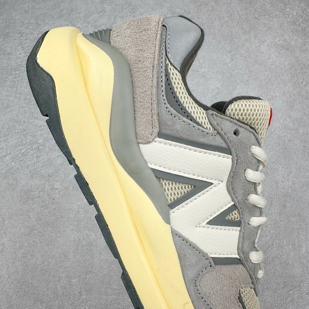 图片[6]-＃小红书爆款‼️New Balance/新百伦 NB5740系列 复古休闲运动跑鞋 特别以1988年首度面世的经典574作为设计蓝本 保留574简约易衬的80s鞋型轮廓 同时再加以向90年代特立独行的抢眼美学致敬 凭借多种严选的优质素材重塑出让人耳目一新又充满层次感的革新中低结构 另一方面 为呼应90年代的巨大化潮流 鞋侧也点题采用了相应的巨大化N字Logo 并且加上反光细节点缀 再结合同样启发自574并经过改良的抓地鞋底 可谓集结两大年代的注目设计元素 尺码：36 36.5 37 37.5 38 38.5 39 40 40.5 41 42 42.5 43 44 45-选品中心