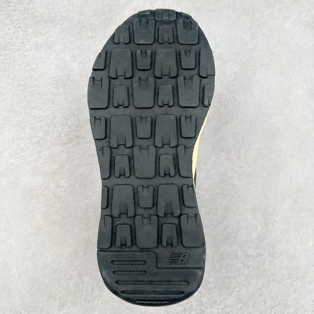 图片[9]-＃小红书爆款‼️New Balance/新百伦 NB5740系列 复古休闲运动跑鞋 特别以1988年首度面世的经典574作为设计蓝本 保留574简约易衬的80s鞋型轮廓 同时再加以向90年代特立独行的抢眼美学致敬 凭借多种严选的优质素材重塑出让人耳目一新又充满层次感的革新中低结构 另一方面 为呼应90年代的巨大化潮流 鞋侧也点题采用了相应的巨大化N字Logo 并且加上反光细节点缀 再结合同样启发自574并经过改良的抓地鞋底 可谓集结两大年代的注目设计元素 尺码：36 36.5 37 37.5 38 38.5 39 40 40.5 41 42 42.5 43 44 45-选品中心