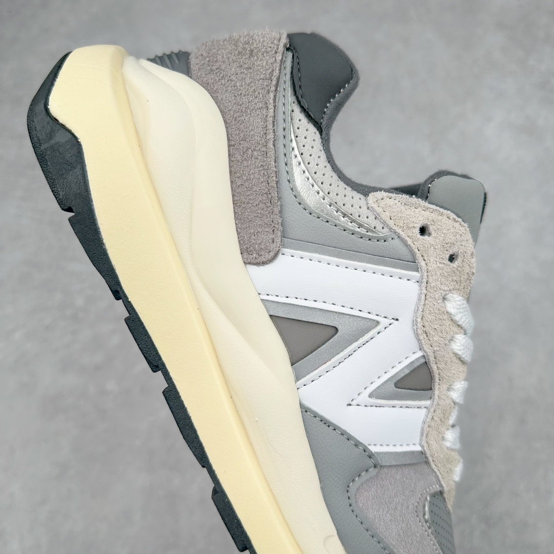 图片[6]-＃小红书爆款‼️New Balance/新百伦 NB5740系列 复古休闲运动跑鞋 特别以1988年首度面世的经典574作为设计蓝本 保留574简约易衬的80s鞋型轮廓 同时再加以向90年代特立独行的抢眼美学致敬 凭借多种严选的优质素材重塑出让人耳目一新又充满层次感的革新中低结构 另一方面 为呼应90年代的巨大化潮流 鞋侧也点题采用了相应的巨大化N字Logo 并且加上反光细节点缀 再结合同样启发自574并经过改良的抓地鞋底 可谓集结两大年代的注目设计元素 尺码：36 36.5 37 37.5 38 38.5 39 40 40.5 41 42 42.5 43 44 45-选品中心