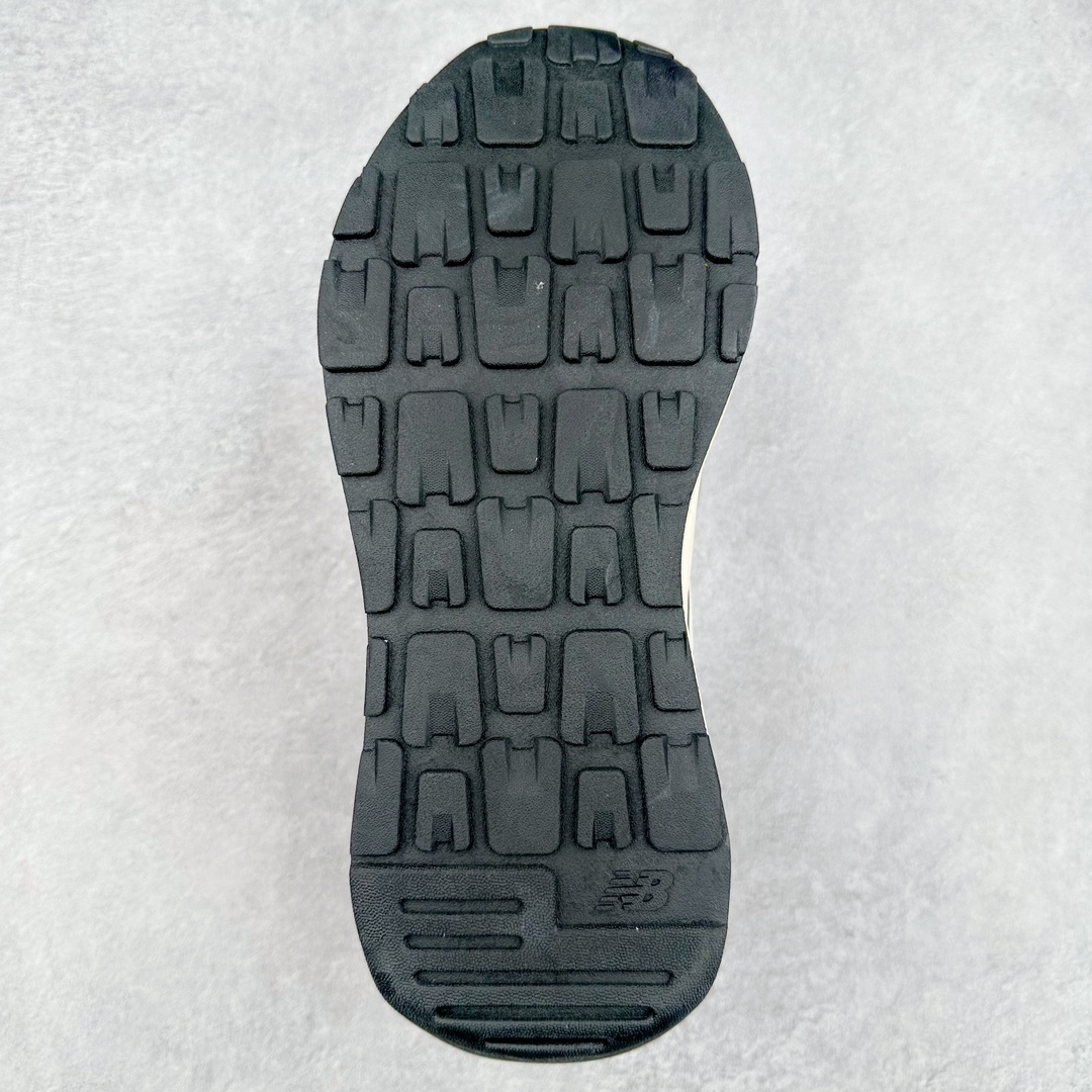 图片[9]-＃小红书爆款‼️New Balance/新百伦 NB5740系列 复古休闲运动跑鞋 特别以1988年首度面世的经典574作为设计蓝本 保留574简约易衬的80s鞋型轮廓 同时再加以向90年代特立独行的抢眼美学致敬 凭借多种严选的优质素材重塑出让人耳目一新又充满层次感的革新中低结构 另一方面 为呼应90年代的巨大化潮流 鞋侧也点题采用了相应的巨大化N字Logo 并且加上反光细节点缀 再结合同样启发自574并经过改良的抓地鞋底 可谓集结两大年代的注目设计元素 尺码：36 36.5 37 37.5 38 38.5 39 40 40.5 41 42 42.5 43 44 45-选品中心