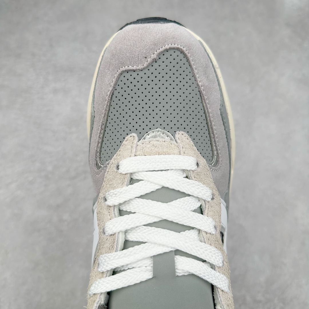 图片[4]-＃小红书爆款‼️New Balance/新百伦 NB5740系列 复古休闲运动跑鞋 特别以1988年首度面世的经典574作为设计蓝本 保留574简约易衬的80s鞋型轮廓 同时再加以向90年代特立独行的抢眼美学致敬 凭借多种严选的优质素材重塑出让人耳目一新又充满层次感的革新中低结构 另一方面 为呼应90年代的巨大化潮流 鞋侧也点题采用了相应的巨大化N字Logo 并且加上反光细节点缀 再结合同样启发自574并经过改良的抓地鞋底 可谓集结两大年代的注目设计元素 尺码：36 36.5 37 37.5 38 38.5 39 40 40.5 41 42 42.5 43 44 45-选品中心