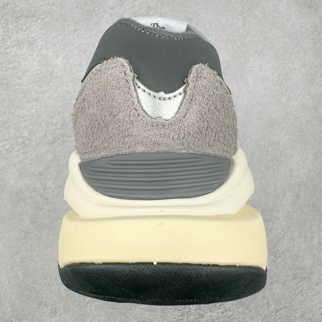 图片[8]-＃小红书爆款‼️New Balance/新百伦 NB5740系列 复古休闲运动跑鞋 特别以1988年首度面世的经典574作为设计蓝本 保留574简约易衬的80s鞋型轮廓 同时再加以向90年代特立独行的抢眼美学致敬 凭借多种严选的优质素材重塑出让人耳目一新又充满层次感的革新中低结构 另一方面 为呼应90年代的巨大化潮流 鞋侧也点题采用了相应的巨大化N字Logo 并且加上反光细节点缀 再结合同样启发自574并经过改良的抓地鞋底 可谓集结两大年代的注目设计元素 尺码：36 36.5 37 37.5 38 38.5 39 40 40.5 41 42 42.5 43 44 45-选品中心