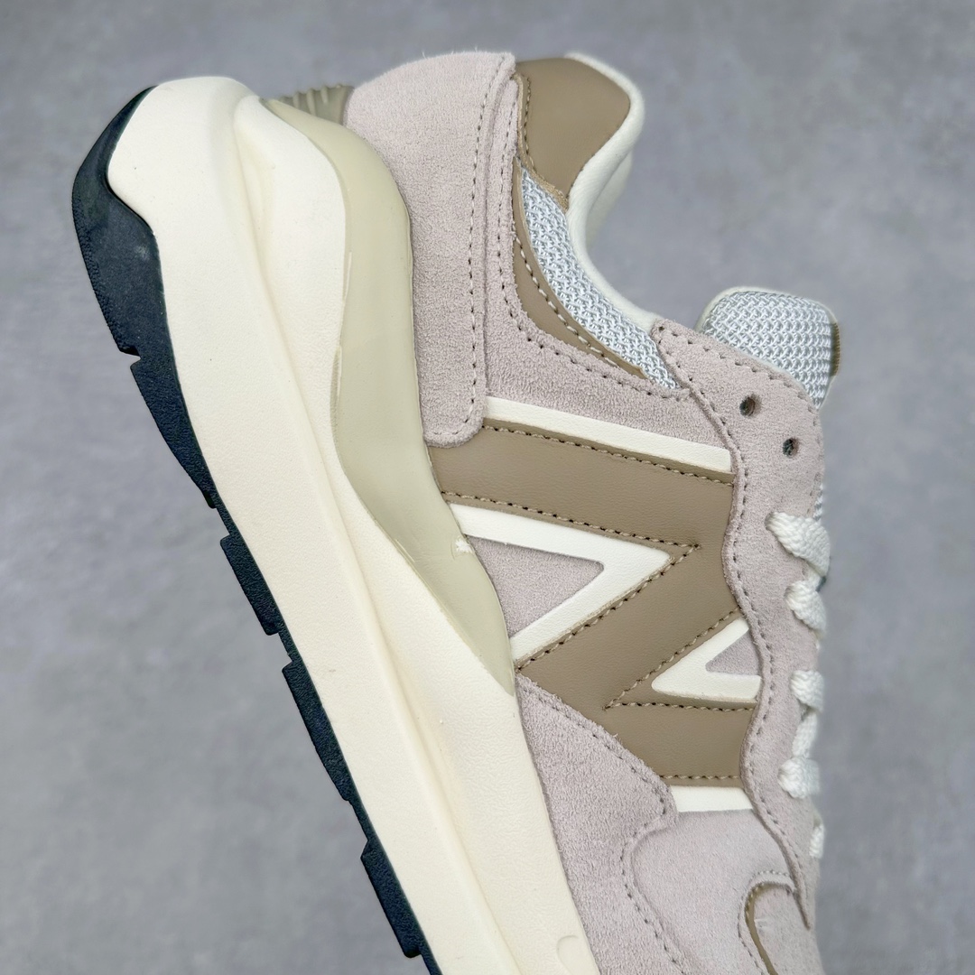 图片[6]-＃小红书爆款‼️New Balance/新百伦 NB5740系列 复古休闲运动跑鞋 特别以1988年首度面世的经典574作为设计蓝本 保留574简约易衬的80s鞋型轮廓 同时再加以向90年代特立独行的抢眼美学致敬 凭借多种严选的优质素材重塑出让人耳目一新又充满层次感的革新中低结构 另一方面 为呼应90年代的巨大化潮流 鞋侧也点题采用了相应的巨大化N字Logo 并且加上反光细节点缀 再结合同样启发自574并经过改良的抓地鞋底 可谓集结两大年代的注目设计元素 尺码：36 36.5 37 37.5 38 38.5 39 40 40.5 41 42 42.5 43 44 45-选品中心