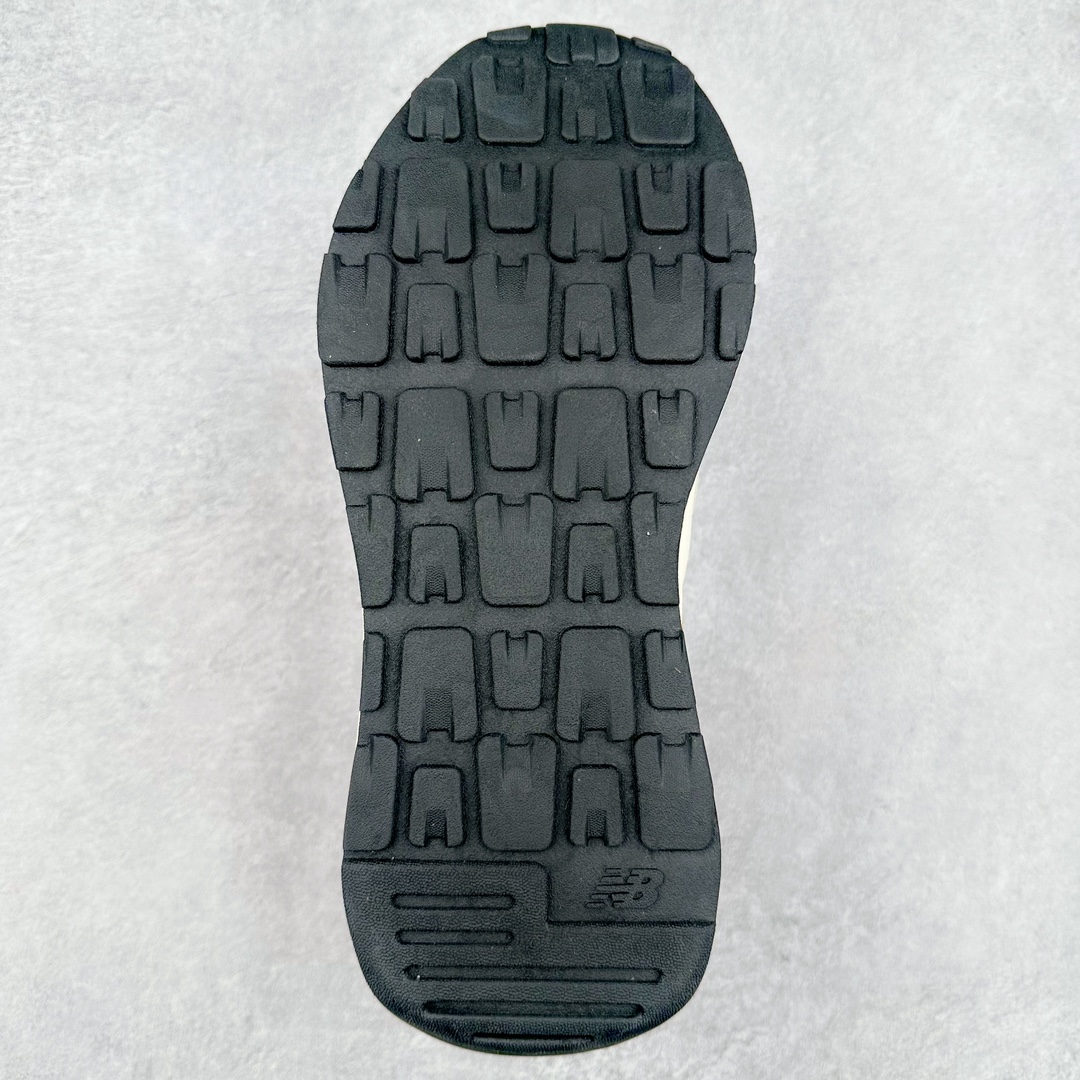 图片[9]-＃小红书爆款‼️New Balance/新百伦 NB5740系列 复古休闲运动跑鞋 特别以1988年首度面世的经典574作为设计蓝本 保留574简约易衬的80s鞋型轮廓 同时再加以向90年代特立独行的抢眼美学致敬 凭借多种严选的优质素材重塑出让人耳目一新又充满层次感的革新中低结构 另一方面 为呼应90年代的巨大化潮流 鞋侧也点题采用了相应的巨大化N字Logo 并且加上反光细节点缀 再结合同样启发自574并经过改良的抓地鞋底 可谓集结两大年代的注目设计元素 尺码：36 36.5 37 37.5 38 38.5 39 40 40.5 41 42 42.5 43 44 45-选品中心