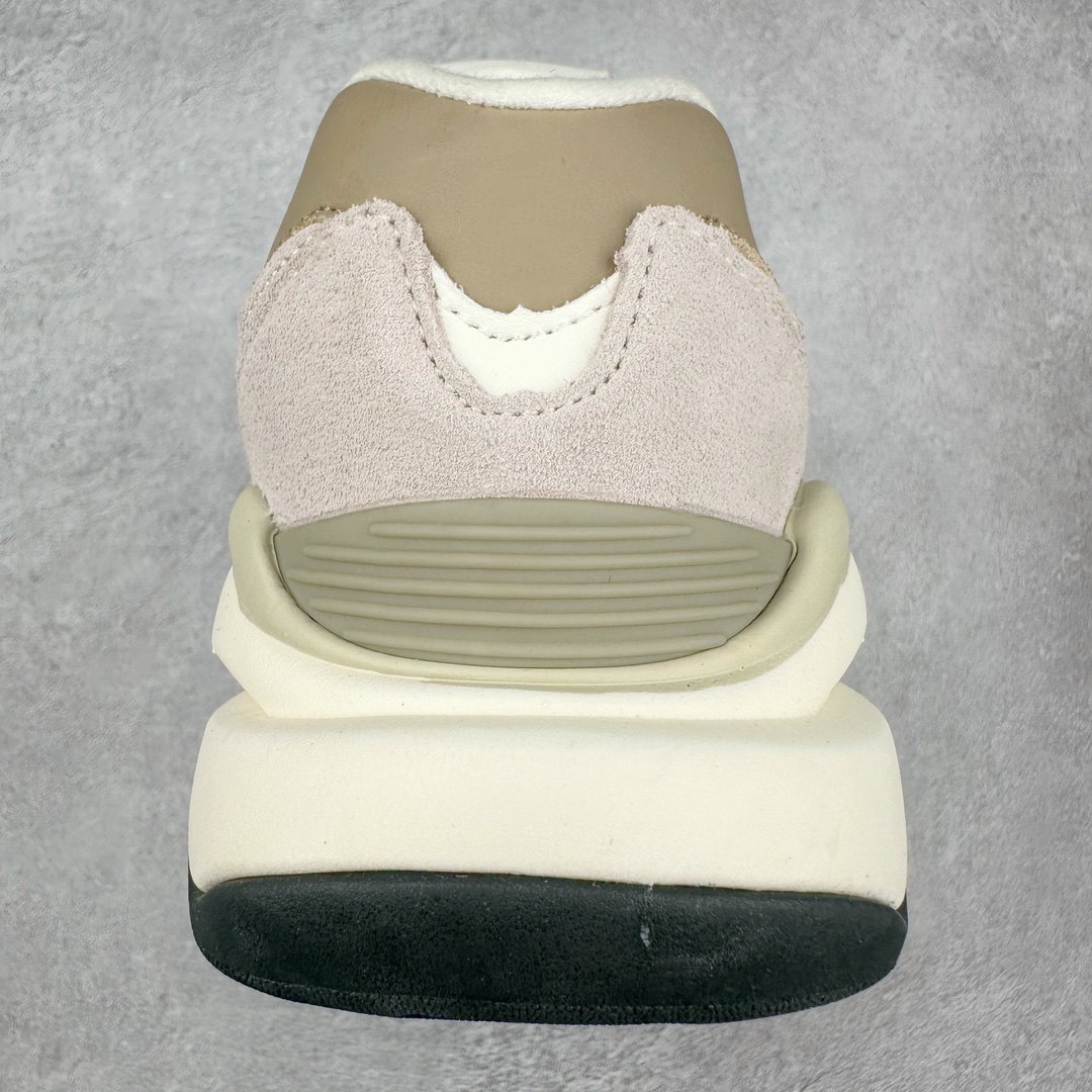 图片[8]-＃小红书爆款‼️New Balance/新百伦 NB5740系列 复古休闲运动跑鞋 特别以1988年首度面世的经典574作为设计蓝本 保留574简约易衬的80s鞋型轮廓 同时再加以向90年代特立独行的抢眼美学致敬 凭借多种严选的优质素材重塑出让人耳目一新又充满层次感的革新中低结构 另一方面 为呼应90年代的巨大化潮流 鞋侧也点题采用了相应的巨大化N字Logo 并且加上反光细节点缀 再结合同样启发自574并经过改良的抓地鞋底 可谓集结两大年代的注目设计元素 尺码：36 36.5 37 37.5 38 38.5 39 40 40.5 41 42 42.5 43 44 45-选品中心