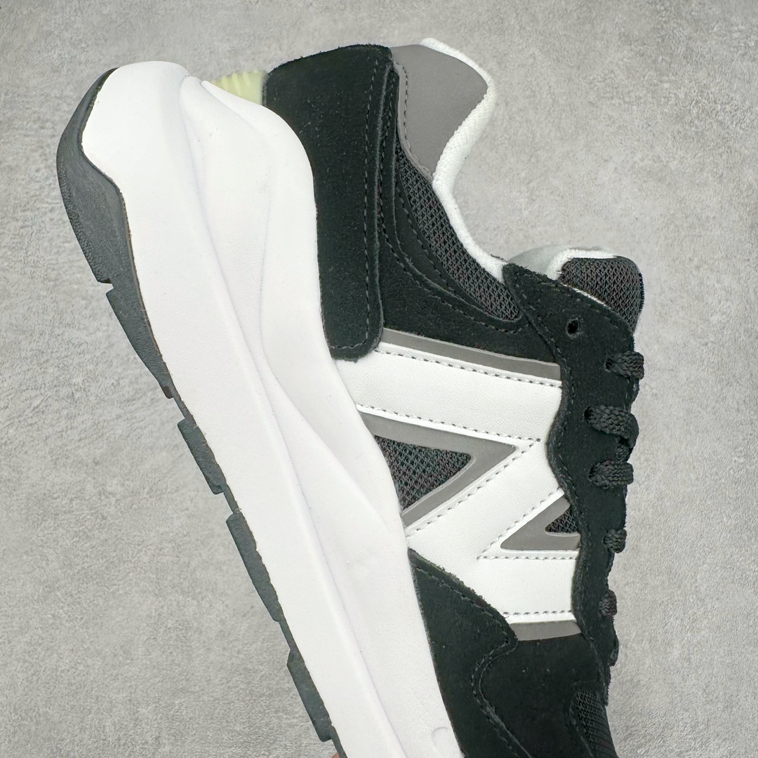 图片[6]-＃小红书爆款‼️New Balance/新百伦 NB5740系列 复古休闲运动跑鞋 特别以1988年首度面世的经典574作为设计蓝本 保留574简约易衬的80s鞋型轮廓 同时再加以向90年代特立独行的抢眼美学致敬 凭借多种严选的优质素材重塑出让人耳目一新又充满层次感的革新中低结构 另一方面 为呼应90年代的巨大化潮流 鞋侧也点题采用了相应的巨大化N字Logo 并且加上反光细节点缀 再结合同样启发自574并经过改良的抓地鞋底 可谓集结两大年代的注目设计元素 尺码：36 36.5 37 37.5 38 38.5 39 40 40.5 41 42 42.5 43 44 45-选品中心