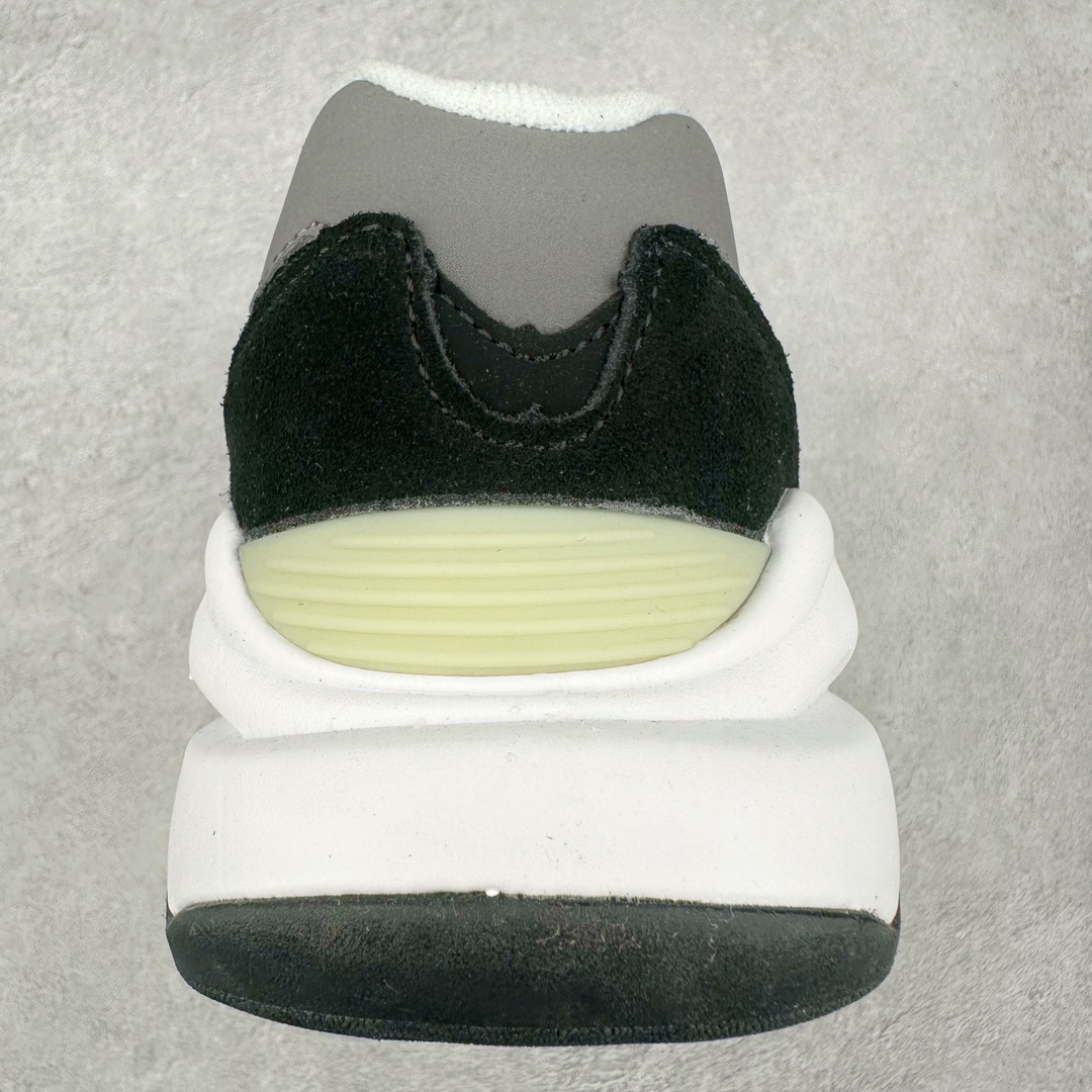 图片[8]-＃小红书爆款‼️New Balance/新百伦 NB5740系列 复古休闲运动跑鞋 特别以1988年首度面世的经典574作为设计蓝本 保留574简约易衬的80s鞋型轮廓 同时再加以向90年代特立独行的抢眼美学致敬 凭借多种严选的优质素材重塑出让人耳目一新又充满层次感的革新中低结构 另一方面 为呼应90年代的巨大化潮流 鞋侧也点题采用了相应的巨大化N字Logo 并且加上反光细节点缀 再结合同样启发自574并经过改良的抓地鞋底 可谓集结两大年代的注目设计元素 尺码：36 36.5 37 37.5 38 38.5 39 40 40.5 41 42 42.5 43 44 45-选品中心