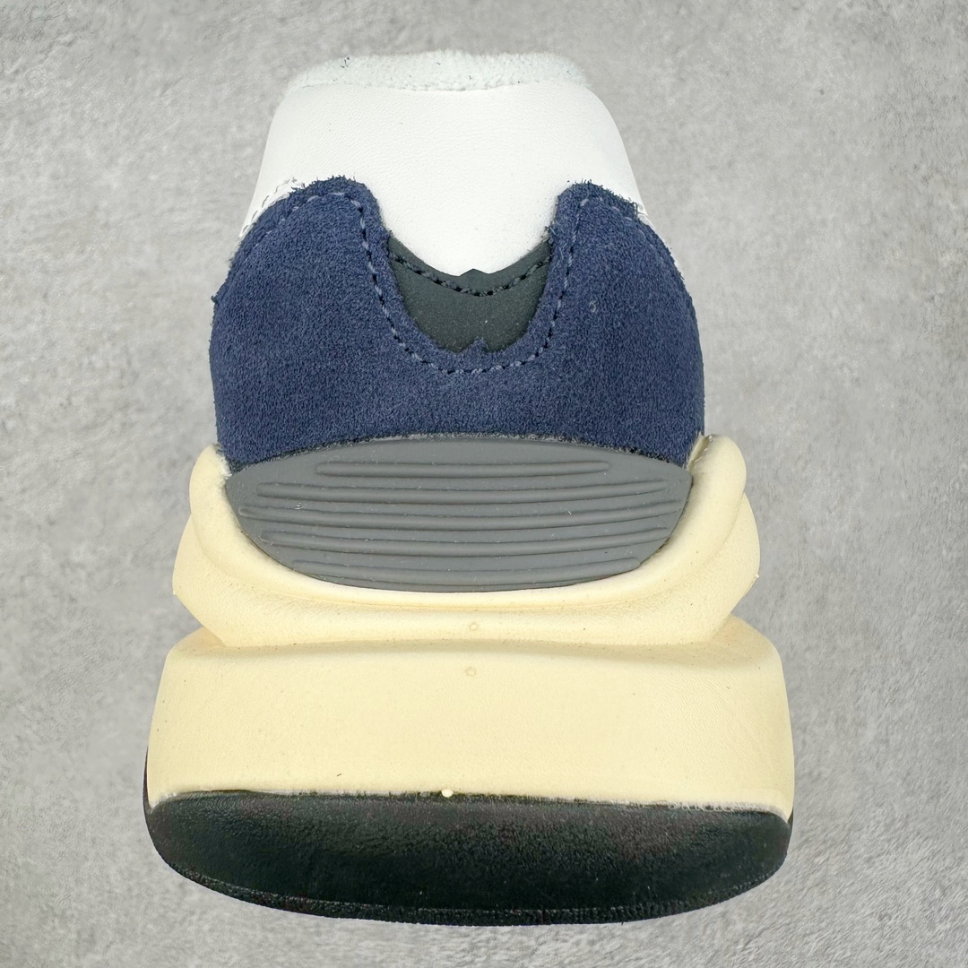 图片[8]-＃小红书爆款‼️New Balance/新百伦 NB5740系列 复古休闲运动跑鞋 特别以1988年首度面世的经典574作为设计蓝本 保留574简约易衬的80s鞋型轮廓 同时再加以向90年代特立独行的抢眼美学致敬 凭借多种严选的优质素材重塑出让人耳目一新又充满层次感的革新中低结构 另一方面 为呼应90年代的巨大化潮流 鞋侧也点题采用了相应的巨大化N字Logo 并且加上反光细节点缀 再结合同样启发自574并经过改良的抓地鞋底 可谓集结两大年代的注目设计元素 尺码：36 36.5 37 37.5 38 38.5 39 40 40.5 41 42 42.5 43 44 45-选品中心