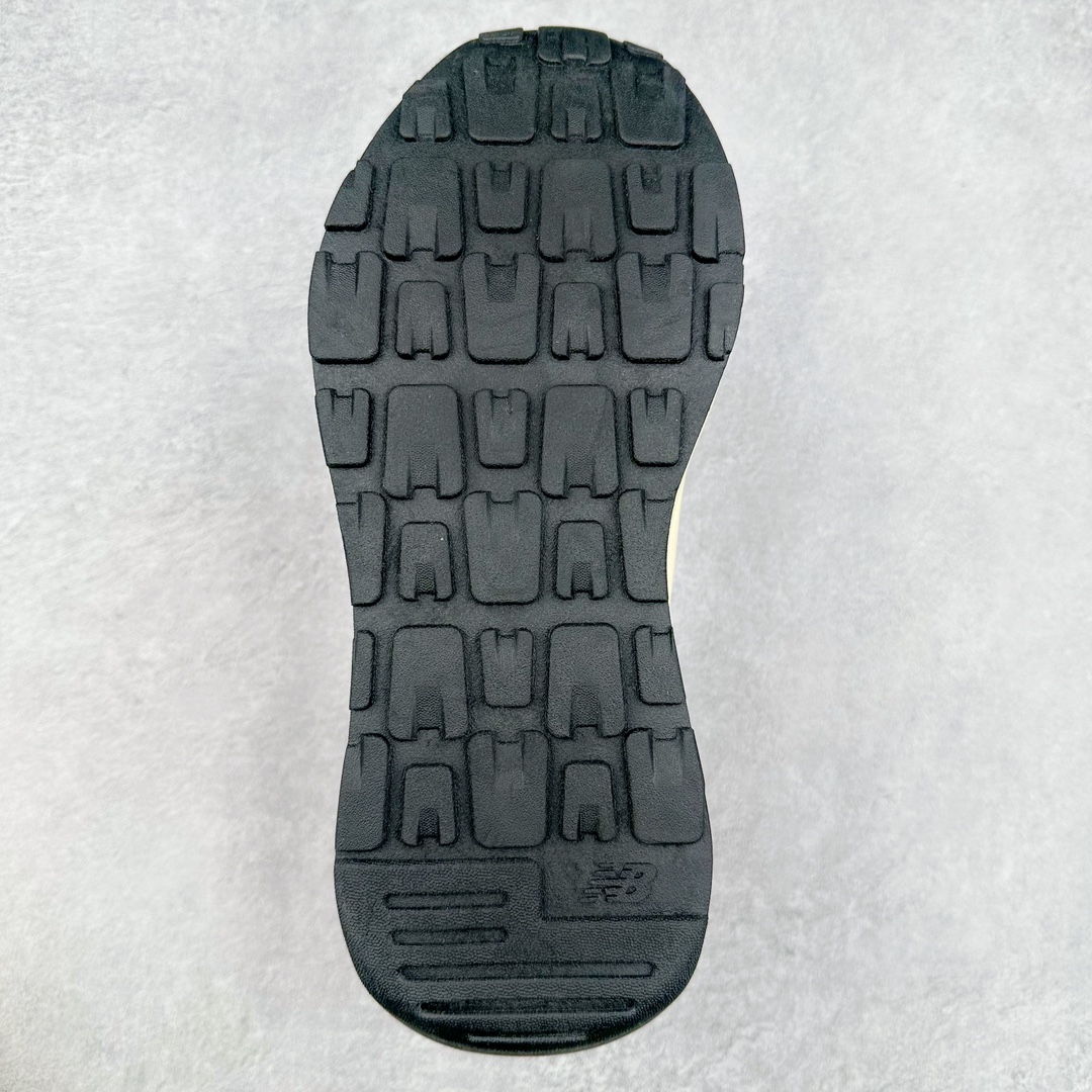 图片[9]-＃小红书爆款‼️New Balance/新百伦 NB5740系列 复古休闲运动跑鞋 特别以1988年首度面世的经典574作为设计蓝本 保留574简约易衬的80s鞋型轮廓 同时再加以向90年代特立独行的抢眼美学致敬 凭借多种严选的优质素材重塑出让人耳目一新又充满层次感的革新中低结构 另一方面 为呼应90年代的巨大化潮流 鞋侧也点题采用了相应的巨大化N字Logo 并且加上反光细节点缀 再结合同样启发自574并经过改良的抓地鞋底 可谓集结两大年代的注目设计元素 尺码：36 36.5 37 37.5 38 38.5 39 40 40.5 41 42 42.5 43 44 45-选品中心