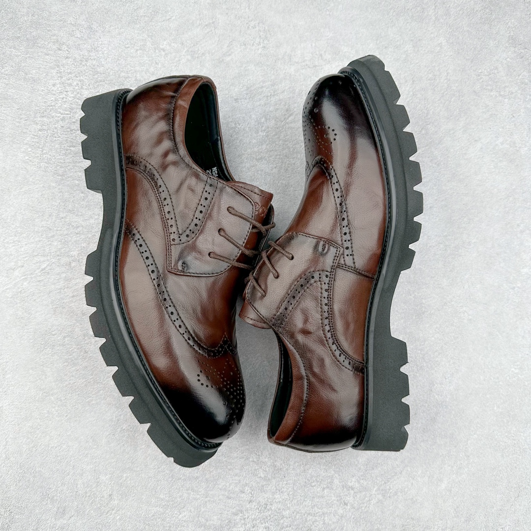 图片[3]-ECCO爱步圆头雕花皮鞋 真皮布洛克皮鞋商务鞋男款 德比鞋 都市伦敦系列 甄选优质皮革搭配柔软的纺织衬里，以缜密缝线细诉精湛工艺，集舒适与格调于一体 牛皮鞋面 触感如肤 圆头的鞋款设计令鞋头区域更加宽敞舒适，宽楦鞋型适应多种脚型，久穿不累 圆头宽楦 不易挤脚 直接注塑PU鞋底，更加符合人体工学 轻盈柔软，舒适耐穿 时尚通勤 型走职场尺码：38 39 40 41 42 43 44（皮鞋码）-选品中心