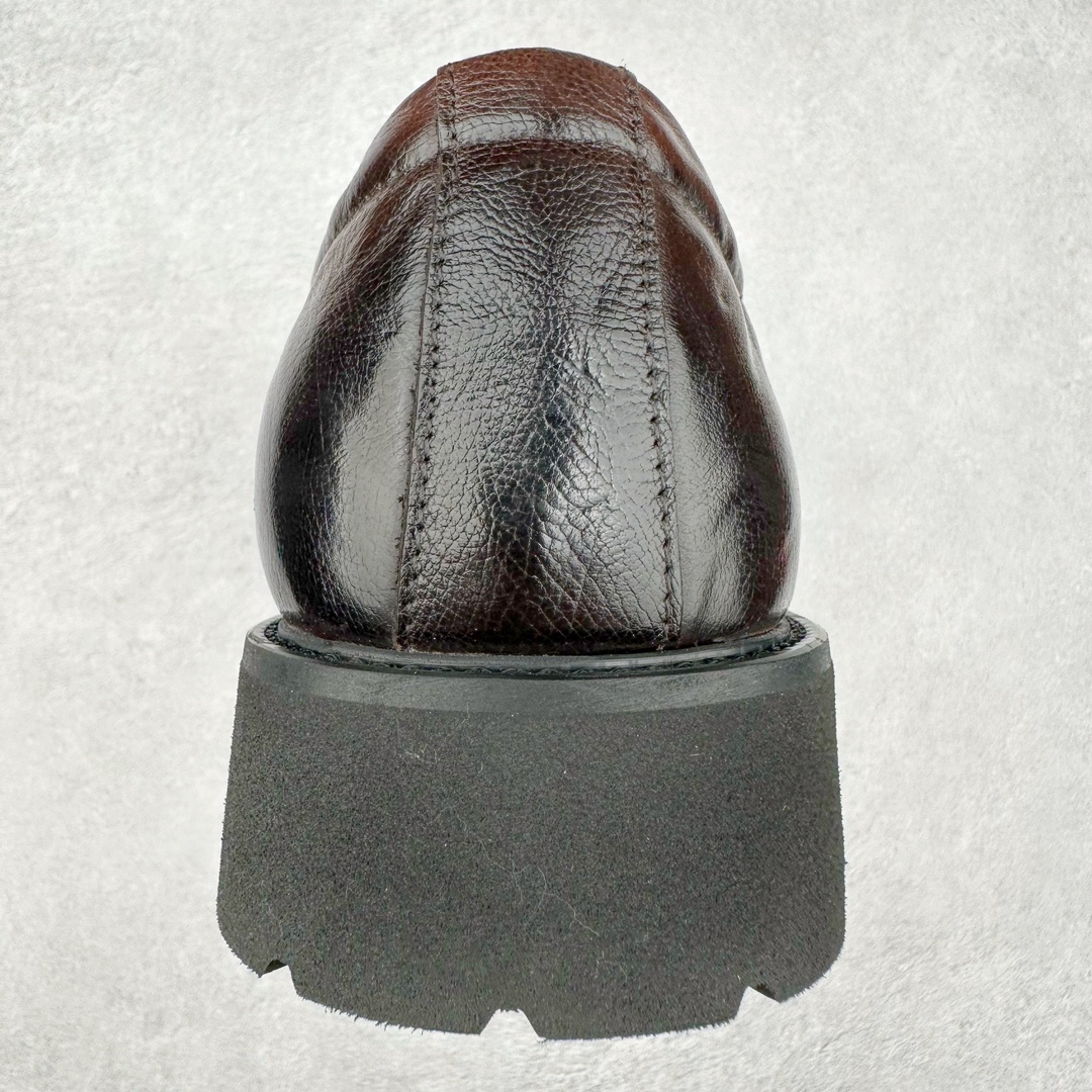 图片[8]-ECCO爱步圆头雕花皮鞋 真皮布洛克皮鞋商务鞋男款 德比鞋 都市伦敦系列 甄选优质皮革搭配柔软的纺织衬里，以缜密缝线细诉精湛工艺，集舒适与格调于一体 牛皮鞋面 触感如肤 圆头的鞋款设计令鞋头区域更加宽敞舒适，宽楦鞋型适应多种脚型，久穿不累 圆头宽楦 不易挤脚 直接注塑PU鞋底，更加符合人体工学 轻盈柔软，舒适耐穿 时尚通勤 型走职场尺码：38 39 40 41 42 43 44（皮鞋码）-选品中心