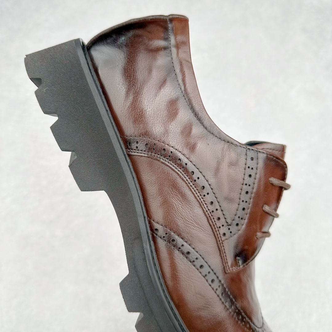 图片[6]-ECCO爱步圆头雕花皮鞋 真皮布洛克皮鞋商务鞋男款 德比鞋 都市伦敦系列 甄选优质皮革搭配柔软的纺织衬里，以缜密缝线细诉精湛工艺，集舒适与格调于一体 牛皮鞋面 触感如肤 圆头的鞋款设计令鞋头区域更加宽敞舒适，宽楦鞋型适应多种脚型，久穿不累 圆头宽楦 不易挤脚 直接注塑PU鞋底，更加符合人体工学 轻盈柔软，舒适耐穿 时尚通勤 型走职场尺码：38 39 40 41 42 43 44（皮鞋码）-选品中心