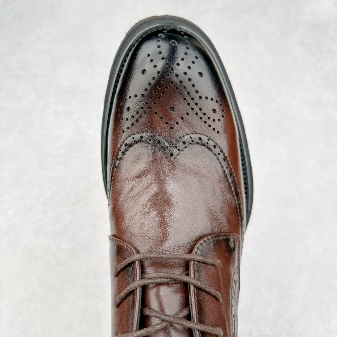 图片[4]-ECCO爱步圆头雕花皮鞋 真皮布洛克皮鞋商务鞋男款 德比鞋 都市伦敦系列 甄选优质皮革搭配柔软的纺织衬里，以缜密缝线细诉精湛工艺，集舒适与格调于一体 牛皮鞋面 触感如肤 圆头的鞋款设计令鞋头区域更加宽敞舒适，宽楦鞋型适应多种脚型，久穿不累 圆头宽楦 不易挤脚 直接注塑PU鞋底，更加符合人体工学 轻盈柔软，舒适耐穿 时尚通勤 型走职场尺码：38 39 40 41 42 43 44（皮鞋码）-选品中心