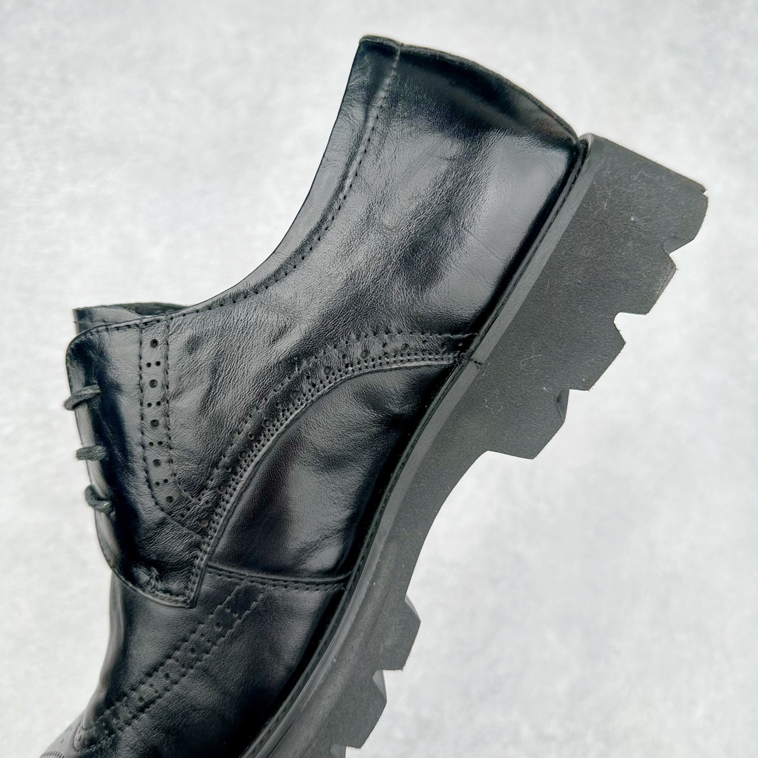 图片[7]-ECCO爱步圆头雕花皮鞋 真皮布洛克皮鞋商务鞋男款 德比鞋 都市伦敦系列 甄选优质皮革搭配柔软的纺织衬里，以缜密缝线细诉精湛工艺，集舒适与格调于一体 牛皮鞋面 触感如肤 圆头的鞋款设计令鞋头区域更加宽敞舒适，宽楦鞋型适应多种脚型，久穿不累 圆头宽楦 不易挤脚 直接注塑PU鞋底，更加符合人体工学 轻盈柔软，舒适耐穿 时尚通勤 型走职场尺码：38 39 40 41 42 43 44（皮鞋码）-选品中心