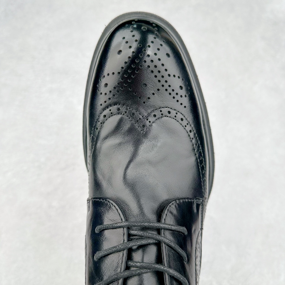 图片[4]-ECCO爱步圆头雕花皮鞋 真皮布洛克皮鞋商务鞋男款 德比鞋 都市伦敦系列 甄选优质皮革搭配柔软的纺织衬里，以缜密缝线细诉精湛工艺，集舒适与格调于一体 牛皮鞋面 触感如肤 圆头的鞋款设计令鞋头区域更加宽敞舒适，宽楦鞋型适应多种脚型，久穿不累 圆头宽楦 不易挤脚 直接注塑PU鞋底，更加符合人体工学 轻盈柔软，舒适耐穿 时尚通勤 型走职场尺码：38 39 40 41 42 43 44（皮鞋码）-选品中心