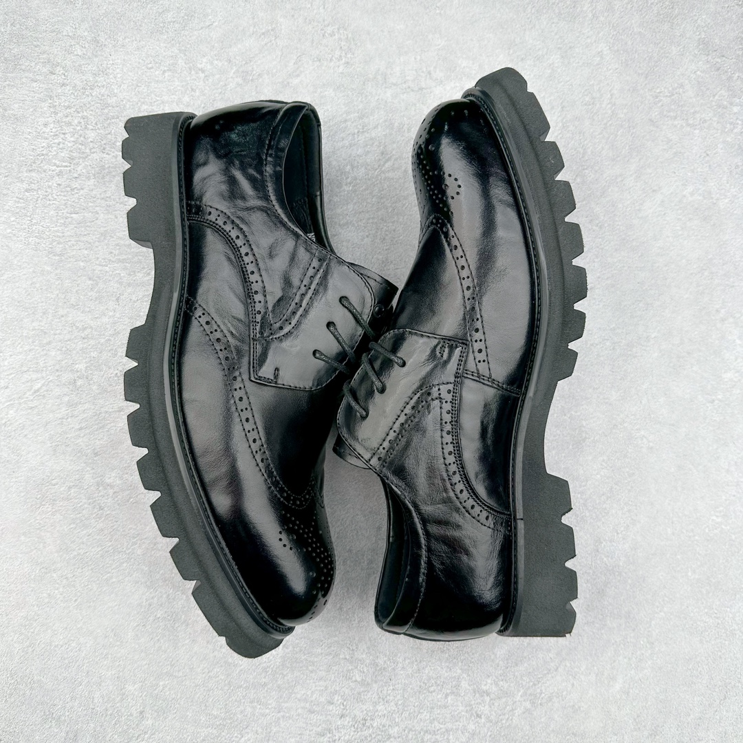 图片[3]-ECCO爱步圆头雕花皮鞋 真皮布洛克皮鞋商务鞋男款 德比鞋 都市伦敦系列 甄选优质皮革搭配柔软的纺织衬里，以缜密缝线细诉精湛工艺，集舒适与格调于一体 牛皮鞋面 触感如肤 圆头的鞋款设计令鞋头区域更加宽敞舒适，宽楦鞋型适应多种脚型，久穿不累 圆头宽楦 不易挤脚 直接注塑PU鞋底，更加符合人体工学 轻盈柔软，舒适耐穿 时尚通勤 型走职场尺码：38 39 40 41 42 43 44（皮鞋码）-选品中心