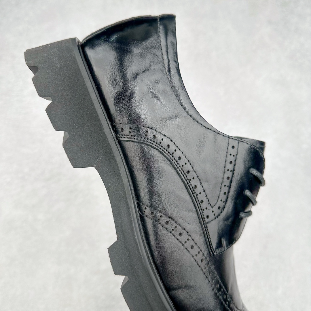 图片[6]-ECCO爱步圆头雕花皮鞋 真皮布洛克皮鞋商务鞋男款 德比鞋 都市伦敦系列 甄选优质皮革搭配柔软的纺织衬里，以缜密缝线细诉精湛工艺，集舒适与格调于一体 牛皮鞋面 触感如肤 圆头的鞋款设计令鞋头区域更加宽敞舒适，宽楦鞋型适应多种脚型，久穿不累 圆头宽楦 不易挤脚 直接注塑PU鞋底，更加符合人体工学 轻盈柔软，舒适耐穿 时尚通勤 型走职场尺码：38 39 40 41 42 43 44（皮鞋码）-选品中心