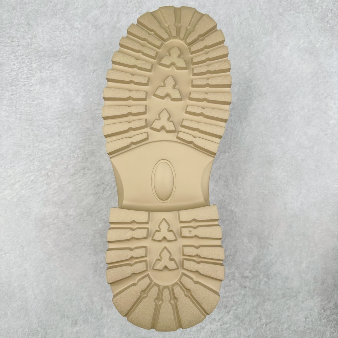 图片[9]-UGG 2024秋冬新品男士中帮休闲马丁靴系列 代购专供品质 高弹Modern 外置防滑橡塑发泡超轻大底 系带设计 穿脱十分方便 采用TPU模压定型真皮鞋面材质#EVA轻翼科技外底防滑,耐磨性和良好的弹性❗美国轻奢品牌【UGG】 M Tasman Weather Hybrid 塔斯曼混合系列中帮厚底轻量休闲马丁靴 尺码：39-44（偏大一码）-选品中心