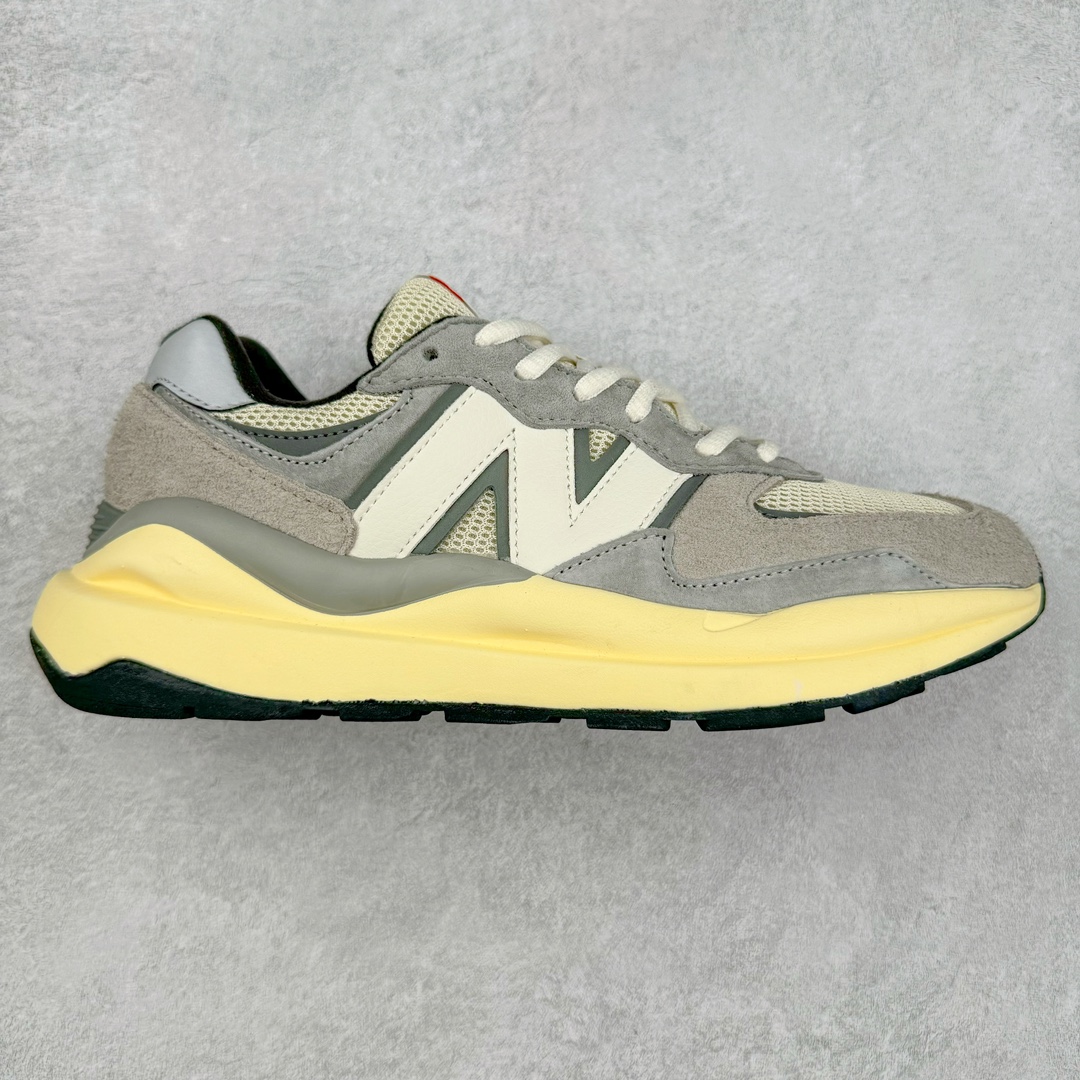 ＃小红书爆款‼️New Balance/新百伦 NB5740系列 复古休闲运动跑鞋 特别以1988年首度面世的经典574作为设计蓝本 保留574简约易衬的80s鞋型轮廓 同时再加以向90年代特立独行的抢眼美学致敬 凭借多种严选的优质素材重塑出让人耳目一新又充满层次感的革新中低结构 另一方面 为呼应90年代的巨大化潮流 鞋侧也点题采用了相应的巨大化N字Logo 并且加上反光细节点缀 再结合同样启发自574并经过改良的抓地鞋底 可谓集结两大年代的注目设计元素 尺码：36 36.5 37 37.5 38 38.5 39 40 40.5 41 42 42.5 43 44 45-选品中心