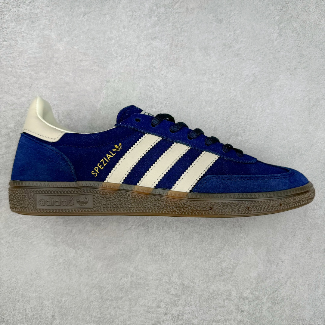 AD Originals Handball SPZL 手球运动员系列百搭休闲运动板鞋 IF7087 这款来自阿迪达斯的这款HANDBALL SPZL前身是一双手球运动鞋，这一次拿来复刻，所以鞋面的主要色彩选用了黑色， 鞋面外侧除了Spezial字母之外还有三叶草标志。Handball SPZL作为复古手球训练鞋与作为室内足球鞋的Samba有着异曲同工之处，但是质感更为出众的鞋身以及丰富的配色选择比起Samba来讲可以说是更胜一筹了！尺码：36 36⅔ 37⅓ 38 38⅔ 39⅓ 40 40⅔ 41⅓ 42 42⅔ 43⅓ 44 45-选品中心