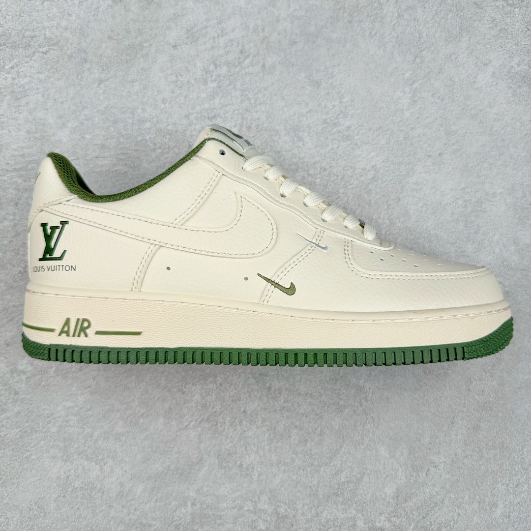 NK Air Force 1´07 Low 空军一号低帮百搭休闲运动板鞋 CW1888-111 柔软、弹性十足的缓震性能和出色的中底设计 横跨复古与现代的外型结合 造就出风靡全球 三十多年的Force 1 直到今天还深受青睐 尺码：36 36.5 37.5 38 38.5 39 40 40.5 41 42 42.5 43 44 44.5 45-选品中心