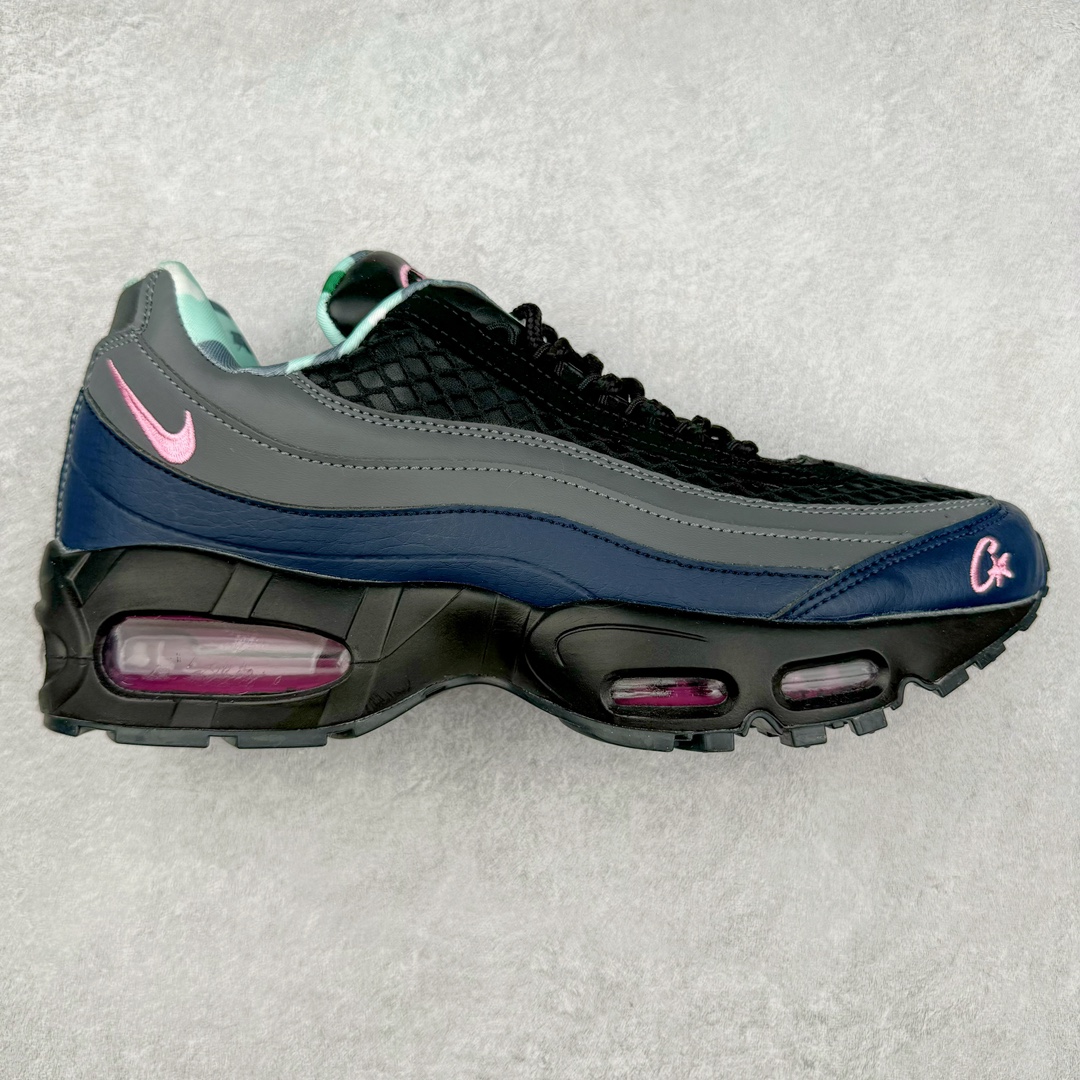 ＃WM NK Air Max 95 复古减震气垫跑鞋 FB2709-001 经典重温 外单专供大厂出品 品质稳定 一百余色 终端操作 鞋款设计灵感源于人体构造 中底设计基于人体的脊柱构造 是整体设计的核心 尼龙孔眼代表了肋骨 而分层式面板和网眼象征着肌肉纤维和肉体组织 Air Max 95采用了两个独立的吹塑成型的Air-Sole单元 并首次在前掌使用可视化气垫设计 Swoosh logo夜当作一个 点符号放在了鞋子的后帮位置 20年的发展让 AIR MAX 95有了不同的故事 20年后再度面向世人的时候 焕然一新的面貌 让人有了另外一种清新脱俗的感觉 尺码：36 37.5 38 39 40 41 42 43 44 45 46-选品中心