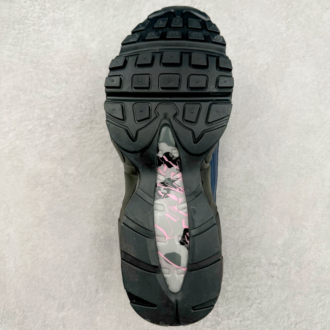 图片[9]-＃WM NK Air Max 95 复古减震气垫跑鞋 FB2709-001 经典重温 外单专供大厂出品 品质稳定 一百余色 终端操作 鞋款设计灵感源于人体构造 中底设计基于人体的脊柱构造 是整体设计的核心 尼龙孔眼代表了肋骨 而分层式面板和网眼象征着肌肉纤维和肉体组织 Air Max 95采用了两个独立的吹塑成型的Air-Sole单元 并首次在前掌使用可视化气垫设计 Swoosh logo夜当作一个 点符号放在了鞋子的后帮位置 20年的发展让 AIR MAX 95有了不同的故事 20年后再度面向世人的时候 焕然一新的面貌 让人有了另外一种清新脱俗的感觉 尺码：36 37.5 38 39 40 41 42 43 44 45 46-选品中心