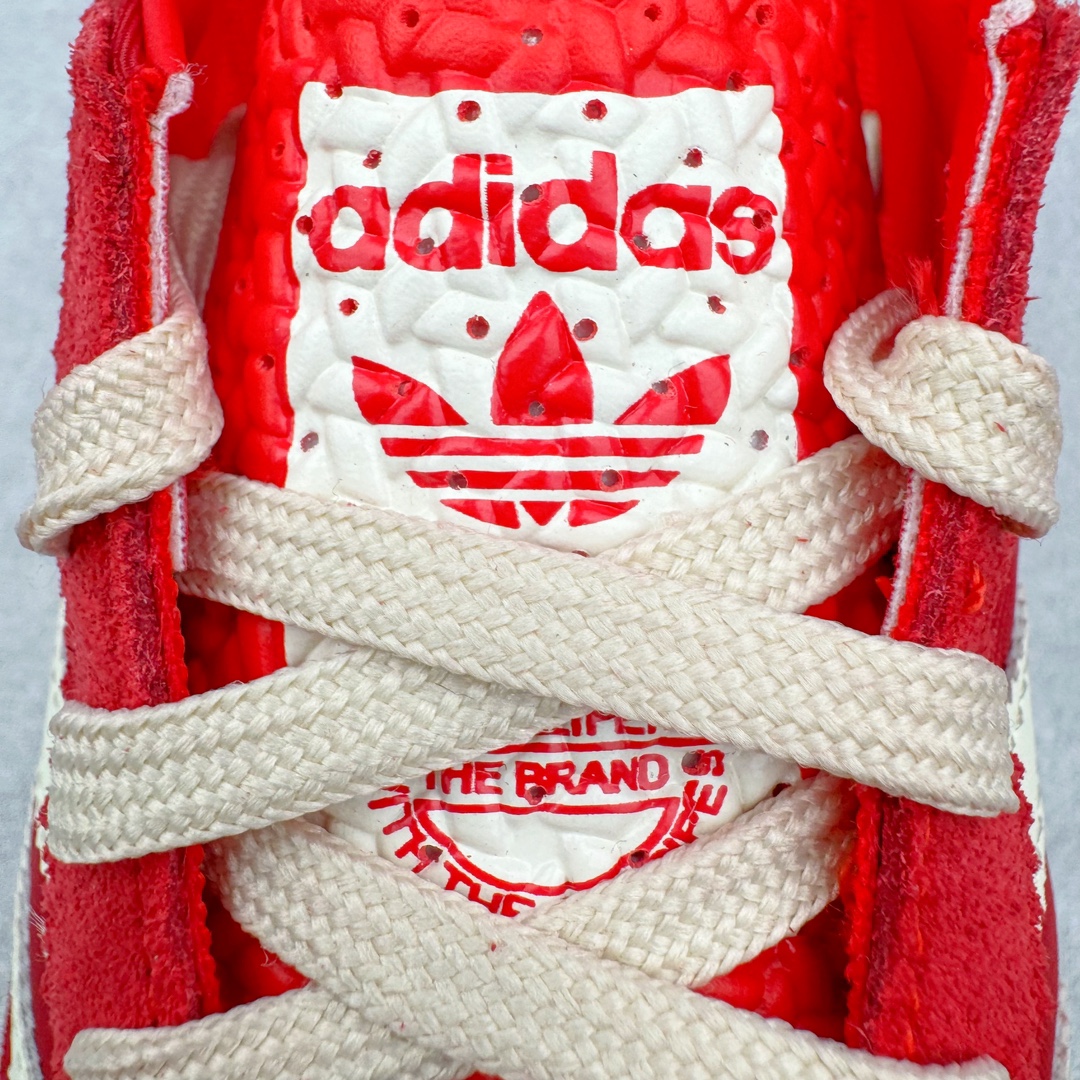 图片[15]-＃CS AD Wmns SL72 OG 系列德训足球风百搭低帮休闲运动板鞋 IE3475 采用高弹EVA+MODEL+RB三层组合底 区别市面RB一体大底 三层组合鞋底重量与原鞋一致 Originals 将有「T 头鞋」造型的诞生于 1972 年的 SL72 鞋款复刻带回 各位买鞋又有新选择了 1972 年 SL72 问世后 引领了后来阿迪达斯的跑鞋发展方向 其中「SL」代表了 Super Light 彰显了产品轻便的特性 1972 年 SL72 问世后 引领了后来阿迪达斯的跑鞋发展方向 其中「SL」代表了 Super Light 彰显了产品轻便的特性 这次 Originals 延续其轻质经典的基因 带来男女两款 SL72 男生款带来 SL72 RS 鞋型 RS 意为 Reshaped（重塑）鞋款在保留了经典的外观基础上 在尼龙材质里增加了填充物 使鞋型更加挺立和饱满 鞋头则更加圆润 鞋底的 EVA 材质则增加了鞋款的高度 女生款则带来 SL72 OG W 鞋型 OG 顾名思义则是致敬经典款式 相较于 RS（Reshaped）鞋款 鞋身更加纤细 其整体鞋身轮廓、线条、细节、材质上尊崇 70 年代 SL72 的设计 还原经典味道 尺码：36 36⅔ 37⅓ 38 38⅔ 39⅓ 40 40⅔ 41⅓ 42 42⅔ 43⅓ 44 44⅔ 45-选品中心