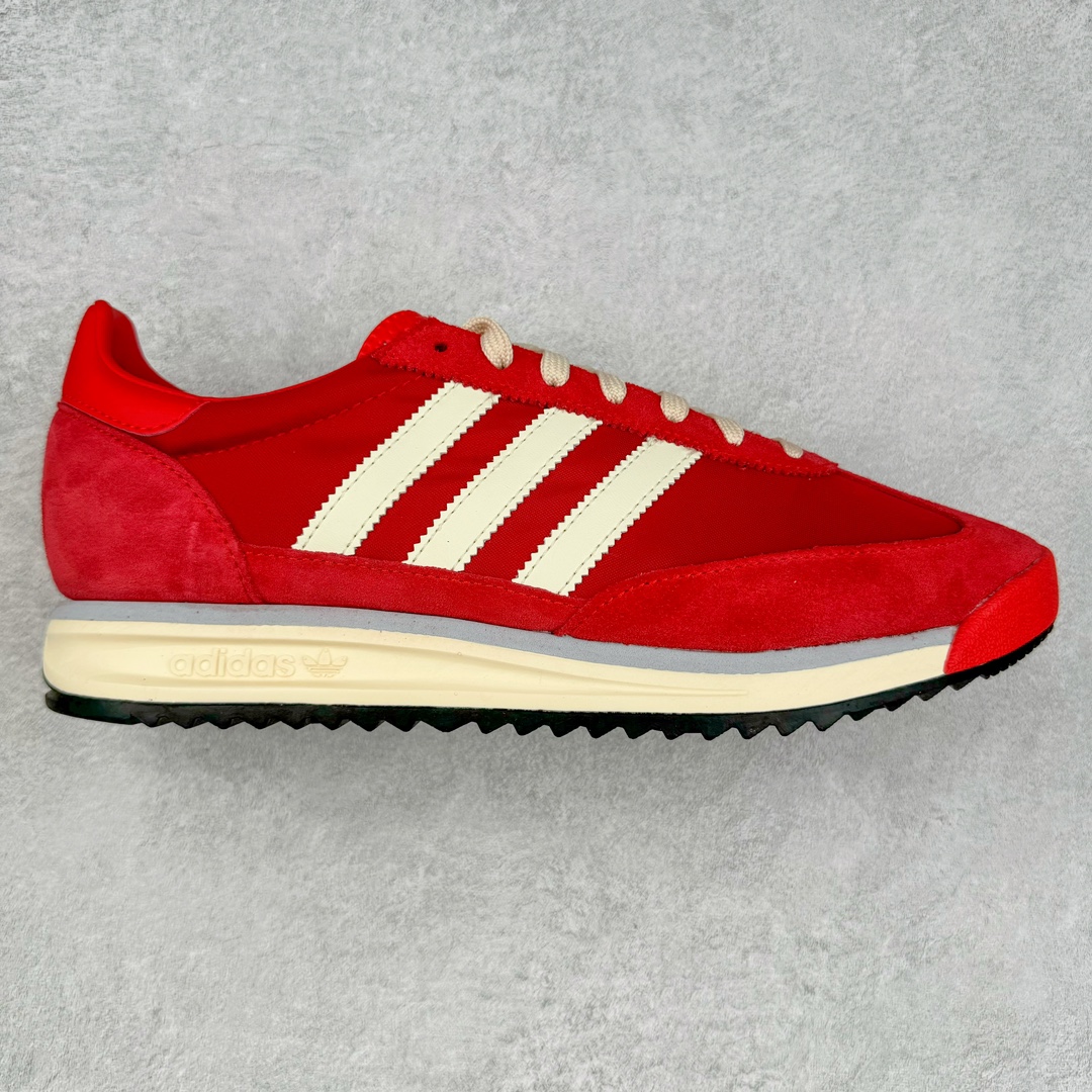 ＃CS AD Wmns SL72 OG 系列德训足球风百搭低帮休闲运动板鞋 IE3475 采用高弹EVA+MODEL+RB三层组合底 区别市面RB一体大底 三层组合鞋底重量与原鞋一致 Originals 将有「T 头鞋」造型的诞生于 1972 年的 SL72 鞋款复刻带回 各位买鞋又有新选择了 1972 年 SL72 问世后 引领了后来阿迪达斯的跑鞋发展方向 其中「SL」代表了 Super Light 彰显了产品轻便的特性 1972 年 SL72 问世后 引领了后来阿迪达斯的跑鞋发展方向 其中「SL」代表了 Super Light 彰显了产品轻便的特性 这次 Originals 延续其轻质经典的基因 带来男女两款 SL72 男生款带来 SL72 RS 鞋型 RS 意为 Reshaped（重塑）鞋款在保留了经典的外观基础上 在尼龙材质里增加了填充物 使鞋型更加挺立和饱满 鞋头则更加圆润 鞋底的 EVA 材质则增加了鞋款的高度 女生款则带来 SL72 OG W 鞋型 OG 顾名思义则是致敬经典款式 相较于 RS（Reshaped）鞋款 鞋身更加纤细 其整体鞋身轮廓、线条、细节、材质上尊崇 70 年代 SL72 的设计 还原经典味道 尺码：36 36⅔ 37⅓ 38 38⅔ 39⅓ 40 40⅔ 41⅓ 42 42⅔ 43⅓ 44 44⅔ 45-选品中心