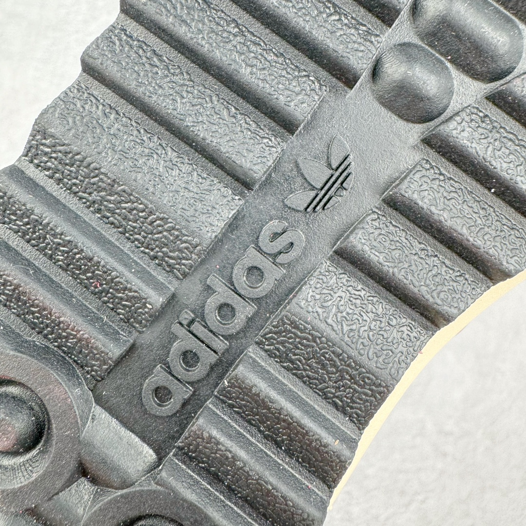 图片[19]-＃CS AD Wmns SL72 OG 系列德训足球风百搭低帮休闲运动板鞋 IE3475 采用高弹EVA+MODEL+RB三层组合底 区别市面RB一体大底 三层组合鞋底重量与原鞋一致 Originals 将有「T 头鞋」造型的诞生于 1972 年的 SL72 鞋款复刻带回 各位买鞋又有新选择了 1972 年 SL72 问世后 引领了后来阿迪达斯的跑鞋发展方向 其中「SL」代表了 Super Light 彰显了产品轻便的特性 1972 年 SL72 问世后 引领了后来阿迪达斯的跑鞋发展方向 其中「SL」代表了 Super Light 彰显了产品轻便的特性 这次 Originals 延续其轻质经典的基因 带来男女两款 SL72 男生款带来 SL72 RS 鞋型 RS 意为 Reshaped（重塑）鞋款在保留了经典的外观基础上 在尼龙材质里增加了填充物 使鞋型更加挺立和饱满 鞋头则更加圆润 鞋底的 EVA 材质则增加了鞋款的高度 女生款则带来 SL72 OG W 鞋型 OG 顾名思义则是致敬经典款式 相较于 RS（Reshaped）鞋款 鞋身更加纤细 其整体鞋身轮廓、线条、细节、材质上尊崇 70 年代 SL72 的设计 还原经典味道 尺码：36 36⅔ 37⅓ 38 38⅔ 39⅓ 40 40⅔ 41⅓ 42 42⅔ 43⅓ 44 44⅔ 45-选品中心