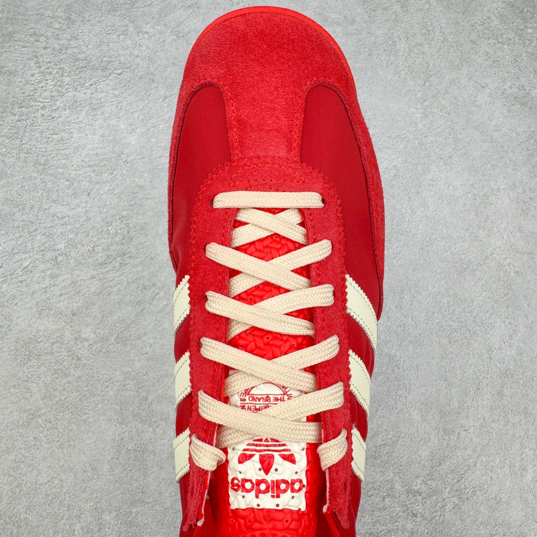 图片[4]-＃CS AD Wmns SL72 OG 系列德训足球风百搭低帮休闲运动板鞋 IE3475 采用高弹EVA+MODEL+RB三层组合底 区别市面RB一体大底 三层组合鞋底重量与原鞋一致 Originals 将有「T 头鞋」造型的诞生于 1972 年的 SL72 鞋款复刻带回 各位买鞋又有新选择了 1972 年 SL72 问世后 引领了后来阿迪达斯的跑鞋发展方向 其中「SL」代表了 Super Light 彰显了产品轻便的特性 1972 年 SL72 问世后 引领了后来阿迪达斯的跑鞋发展方向 其中「SL」代表了 Super Light 彰显了产品轻便的特性 这次 Originals 延续其轻质经典的基因 带来男女两款 SL72 男生款带来 SL72 RS 鞋型 RS 意为 Reshaped（重塑）鞋款在保留了经典的外观基础上 在尼龙材质里增加了填充物 使鞋型更加挺立和饱满 鞋头则更加圆润 鞋底的 EVA 材质则增加了鞋款的高度 女生款则带来 SL72 OG W 鞋型 OG 顾名思义则是致敬经典款式 相较于 RS（Reshaped）鞋款 鞋身更加纤细 其整体鞋身轮廓、线条、细节、材质上尊崇 70 年代 SL72 的设计 还原经典味道 尺码：36 36⅔ 37⅓ 38 38⅔ 39⅓ 40 40⅔ 41⅓ 42 42⅔ 43⅓ 44 44⅔ 45-选品中心