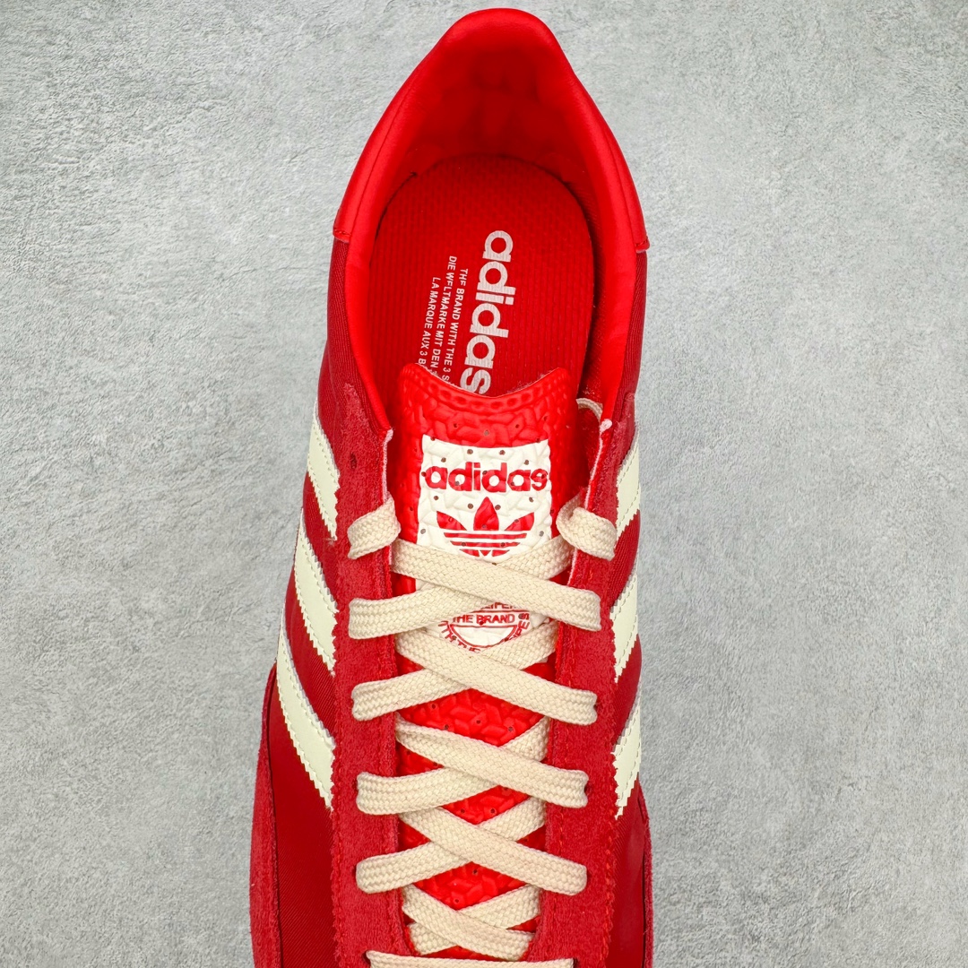 图片[5]-＃CS AD Wmns SL72 OG 系列德训足球风百搭低帮休闲运动板鞋 IE3475 采用高弹EVA+MODEL+RB三层组合底 区别市面RB一体大底 三层组合鞋底重量与原鞋一致 Originals 将有「T 头鞋」造型的诞生于 1972 年的 SL72 鞋款复刻带回 各位买鞋又有新选择了 1972 年 SL72 问世后 引领了后来阿迪达斯的跑鞋发展方向 其中「SL」代表了 Super Light 彰显了产品轻便的特性 1972 年 SL72 问世后 引领了后来阿迪达斯的跑鞋发展方向 其中「SL」代表了 Super Light 彰显了产品轻便的特性 这次 Originals 延续其轻质经典的基因 带来男女两款 SL72 男生款带来 SL72 RS 鞋型 RS 意为 Reshaped（重塑）鞋款在保留了经典的外观基础上 在尼龙材质里增加了填充物 使鞋型更加挺立和饱满 鞋头则更加圆润 鞋底的 EVA 材质则增加了鞋款的高度 女生款则带来 SL72 OG W 鞋型 OG 顾名思义则是致敬经典款式 相较于 RS（Reshaped）鞋款 鞋身更加纤细 其整体鞋身轮廓、线条、细节、材质上尊崇 70 年代 SL72 的设计 还原经典味道 尺码：36 36⅔ 37⅓ 38 38⅔ 39⅓ 40 40⅔ 41⅓ 42 42⅔ 43⅓ 44 44⅔ 45-选品中心