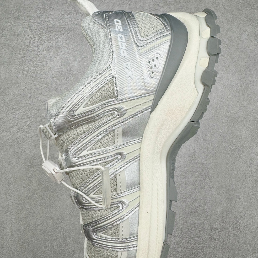 图片[7]-＃GX/绿X SALOMON XA Pro 3D ADV 萨洛蒙潮流越野机能户外功能鞋 纯原外贸平台特供订单 耗时半年巨作 全套原纸板楦头开发 原厂特供网布配套加持 确保原汁原味 完美呈现版型 原档数据独家私模五层组合大底 男女鞋同步官方开发至46.5 原装Ortholite轻量化鞋垫 中底布带钢印编号 原厂TPU锁扣 进口港宝加持 后跟自然饱满 还原公司包裹性 鞋面采用SENSIFT贴合技术 全方位贴合包裹脚型 鞋跟部鞋底牵引设计 提供强大的抓地性能 更适应野外崎岖不平的道路 其3D ADVANCED CHASSIS底盘 材料轻量大化 钉齿设计更具稳定性 防护性 鞋底易磨损区运用CONTAGRIP高耐磨材料 应对城市硬质路面长距离跑考验 尺码：36 36.5 37.5 38 38.5 39 40 40.5 41 42 42.5 43 44 44.5 45 46 46.5-选品中心