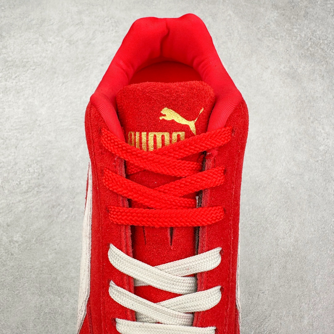 图片[5]-＃特价福利 PUMA Speedca OG 彪马极速赛车系列低帮德训风拼接复古百搭休闲运动赛车鞋 鞋款从80、90年代赛车手所穿的防火赛车鞋为原型，鞋身线条模仿了赛车的流线廓形 体现了空气动力学原理的结构 简约流畅的外观 恰好又和贯穿其中的Formstrip Logo融合恰到好处 视觉上细节丰富且协调 本次Speedcat OG鞋款归来 最大看点自然式保留了窄版鞋型以及薄底构造 这两年各品牌鞋底越做越厚 Speedcat反其道而行之 上脚几乎无鞋底的效果带来耳目一新的视觉体验 鞋面依旧是以质感细腻的麂皮材质打造 并且大面积近乎全包裹的使用 复古味道也愈发浓烈 配色上更是将最原始的黑色和红色带回 向F1赛车队的标志性队服致敬 相信让各位一眼种草的更多是出挑的大红色 上脚即可瞬间点亮整体造型 在以球鞋为核心的OOTD中脱颖而出 而另一款黑色则是低调的万金油 彰显新潮个性的同时又不喧宾夺主 也是热爱简约系穿搭朋友的首选 尺码：36 37 37.5 38 38.5 39 40 40.5 41 42 42.5 43 44 44.5 45-选品中心