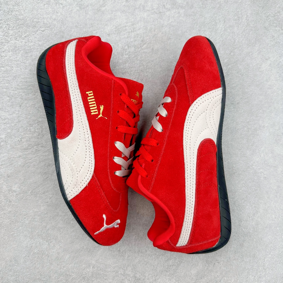 图片[3]-＃特价福利 PUMA Speedca OG 彪马极速赛车系列低帮德训风拼接复古百搭休闲运动赛车鞋 鞋款从80、90年代赛车手所穿的防火赛车鞋为原型，鞋身线条模仿了赛车的流线廓形 体现了空气动力学原理的结构 简约流畅的外观 恰好又和贯穿其中的Formstrip Logo融合恰到好处 视觉上细节丰富且协调 本次Speedcat OG鞋款归来 最大看点自然式保留了窄版鞋型以及薄底构造 这两年各品牌鞋底越做越厚 Speedcat反其道而行之 上脚几乎无鞋底的效果带来耳目一新的视觉体验 鞋面依旧是以质感细腻的麂皮材质打造 并且大面积近乎全包裹的使用 复古味道也愈发浓烈 配色上更是将最原始的黑色和红色带回 向F1赛车队的标志性队服致敬 相信让各位一眼种草的更多是出挑的大红色 上脚即可瞬间点亮整体造型 在以球鞋为核心的OOTD中脱颖而出 而另一款黑色则是低调的万金油 彰显新潮个性的同时又不喧宾夺主 也是热爱简约系穿搭朋友的首选 尺码：36 37 37.5 38 38.5 39 40 40.5 41 42 42.5 43 44 44.5 45-选品中心