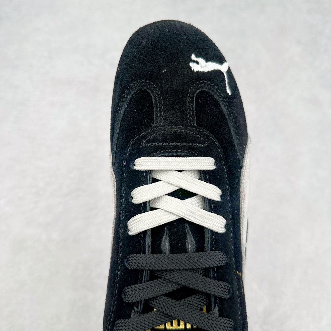 图片[4]-＃特价福利 PUMA Speedca OG 彪马极速赛车系列低帮德训风拼接复古百搭休闲运动赛车鞋 鞋款从80、90年代赛车手所穿的防火赛车鞋为原型，鞋身线条模仿了赛车的流线廓形 体现了空气动力学原理的结构 简约流畅的外观 恰好又和贯穿其中的Formstrip Logo融合恰到好处 视觉上细节丰富且协调 本次Speedcat OG鞋款归来 最大看点自然式保留了窄版鞋型以及薄底构造 这两年各品牌鞋底越做越厚 Speedcat反其道而行之 上脚几乎无鞋底的效果带来耳目一新的视觉体验 鞋面依旧是以质感细腻的麂皮材质打造 并且大面积近乎全包裹的使用 复古味道也愈发浓烈 配色上更是将最原始的黑色和红色带回 向F1赛车队的标志性队服致敬 相信让各位一眼种草的更多是出挑的大红色 上脚即可瞬间点亮整体造型 在以球鞋为核心的OOTD中脱颖而出 而另一款黑色则是低调的万金油 彰显新潮个性的同时又不喧宾夺主 也是热爱简约系穿搭朋友的首选 尺码：36 37 37.5 38 38.5 39 40 40.5 41 42 42.5 43 44 44.5 45-选品中心