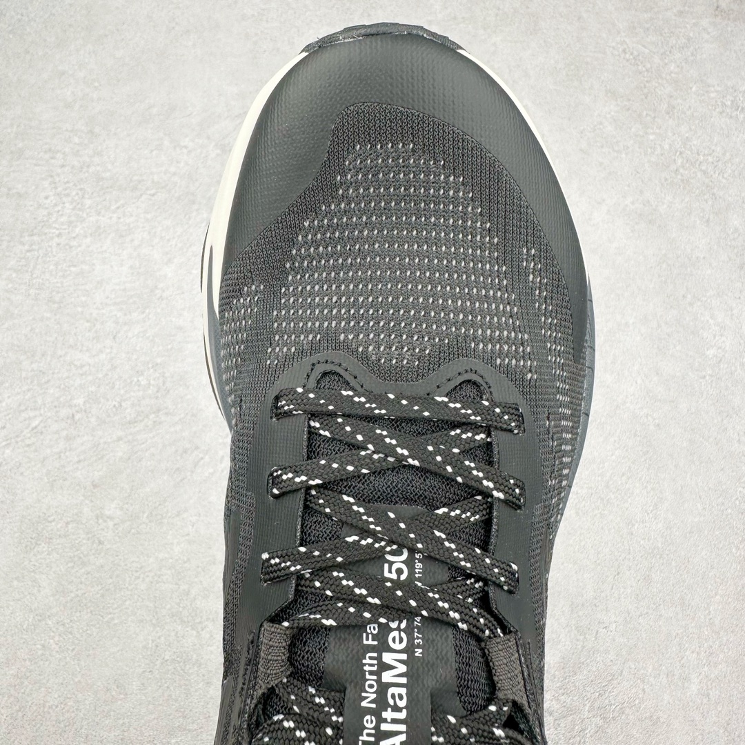 图片[4]-THE NORTH FACE 北面防滑耐磨防水低帮户外功能鞋 有许多相当专业的户外爱好者 非常关心像是越野跑、专业登山鞋等一系列的户外鞋款开箱 本次介绍比较不一样的休闲机能鞋 带来登山朋友爱用的户外品牌北面The North Face的休闲系列徒步鞋款介绍，希望能提供大家于生活与轻旅行的不同选择。不少户外运动爱好者喜欢的专业登山品牌（北面）The North Face自1966年创立，由两位热爱登山徒步的年轻登山者于美西旧金山开创，不断透过研发与创新，并且将最先进的技术结合在服装与鞋款设计，生产多种外型帅气且专业能力非常强的户外服饰，备受欢迎。户外版有许多相当专业的户外爱好者，非常关心像是越野跑、专业登山鞋等一系列的户外鞋款开箱，本次介绍比较不一样的休闲机能鞋，带来登山朋友爱用的户外品牌北面The North Face的休闲系列徒步鞋款介绍，希望能提供大家于生活与轻旅行的不同选择。此鞋并非归类在专业登山鞋家族中，而是以高性价比、适合日常训练作为主推卖点，对登山初学的朋友来说，这双鞋耐磨与耐穿程度更是入手的绝佳理由，但是对进阶登山者而言，此鞋可能无法战胜难度更高的徒步登山路线。脚感与登山靴的稳健非常不一样，也不是越野跑鞋的野性、更非慢跑鞋的敏捷，个人觉得此鞋足感非常独特，XtraFoam中底的泡沫材质非常柔软，即使没有鞋带系统辅助，但是EXTS外底抓地系统底纹够深，每一步都十分平稳。尺码：39 40 40.5 41 42 42.5 43 44 44.5 45-选品中心