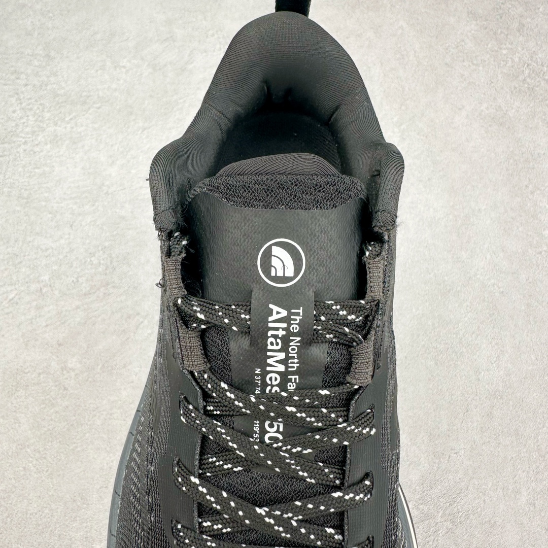 图片[5]-THE NORTH FACE 北面防滑耐磨防水低帮户外功能鞋 有许多相当专业的户外爱好者 非常关心像是越野跑、专业登山鞋等一系列的户外鞋款开箱 本次介绍比较不一样的休闲机能鞋 带来登山朋友爱用的户外品牌北面The North Face的休闲系列徒步鞋款介绍，希望能提供大家于生活与轻旅行的不同选择。不少户外运动爱好者喜欢的专业登山品牌（北面）The North Face自1966年创立，由两位热爱登山徒步的年轻登山者于美西旧金山开创，不断透过研发与创新，并且将最先进的技术结合在服装与鞋款设计，生产多种外型帅气且专业能力非常强的户外服饰，备受欢迎。户外版有许多相当专业的户外爱好者，非常关心像是越野跑、专业登山鞋等一系列的户外鞋款开箱，本次介绍比较不一样的休闲机能鞋，带来登山朋友爱用的户外品牌北面The North Face的休闲系列徒步鞋款介绍，希望能提供大家于生活与轻旅行的不同选择。此鞋并非归类在专业登山鞋家族中，而是以高性价比、适合日常训练作为主推卖点，对登山初学的朋友来说，这双鞋耐磨与耐穿程度更是入手的绝佳理由，但是对进阶登山者而言，此鞋可能无法战胜难度更高的徒步登山路线。脚感与登山靴的稳健非常不一样，也不是越野跑鞋的野性、更非慢跑鞋的敏捷，个人觉得此鞋足感非常独特，XtraFoam中底的泡沫材质非常柔软，即使没有鞋带系统辅助，但是EXTS外底抓地系统底纹够深，每一步都十分平稳。尺码：39 40 40.5 41 42 42.5 43 44 44.5 45-选品中心