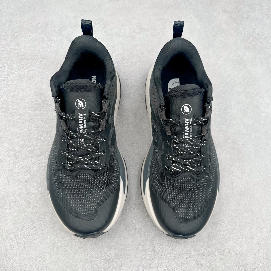 图片[2]-THE NORTH FACE 北面防滑耐磨防水低帮户外功能鞋 有许多相当专业的户外爱好者 非常关心像是越野跑、专业登山鞋等一系列的户外鞋款开箱 本次介绍比较不一样的休闲机能鞋 带来登山朋友爱用的户外品牌北面The North Face的休闲系列徒步鞋款介绍，希望能提供大家于生活与轻旅行的不同选择。不少户外运动爱好者喜欢的专业登山品牌（北面）The North Face自1966年创立，由两位热爱登山徒步的年轻登山者于美西旧金山开创，不断透过研发与创新，并且将最先进的技术结合在服装与鞋款设计，生产多种外型帅气且专业能力非常强的户外服饰，备受欢迎。户外版有许多相当专业的户外爱好者，非常关心像是越野跑、专业登山鞋等一系列的户外鞋款开箱，本次介绍比较不一样的休闲机能鞋，带来登山朋友爱用的户外品牌北面The North Face的休闲系列徒步鞋款介绍，希望能提供大家于生活与轻旅行的不同选择。此鞋并非归类在专业登山鞋家族中，而是以高性价比、适合日常训练作为主推卖点，对登山初学的朋友来说，这双鞋耐磨与耐穿程度更是入手的绝佳理由，但是对进阶登山者而言，此鞋可能无法战胜难度更高的徒步登山路线。脚感与登山靴的稳健非常不一样，也不是越野跑鞋的野性、更非慢跑鞋的敏捷，个人觉得此鞋足感非常独特，XtraFoam中底的泡沫材质非常柔软，即使没有鞋带系统辅助，但是EXTS外底抓地系统底纹够深，每一步都十分平稳。尺码：39 40 40.5 41 42 42.5 43 44 44.5 45-选品中心