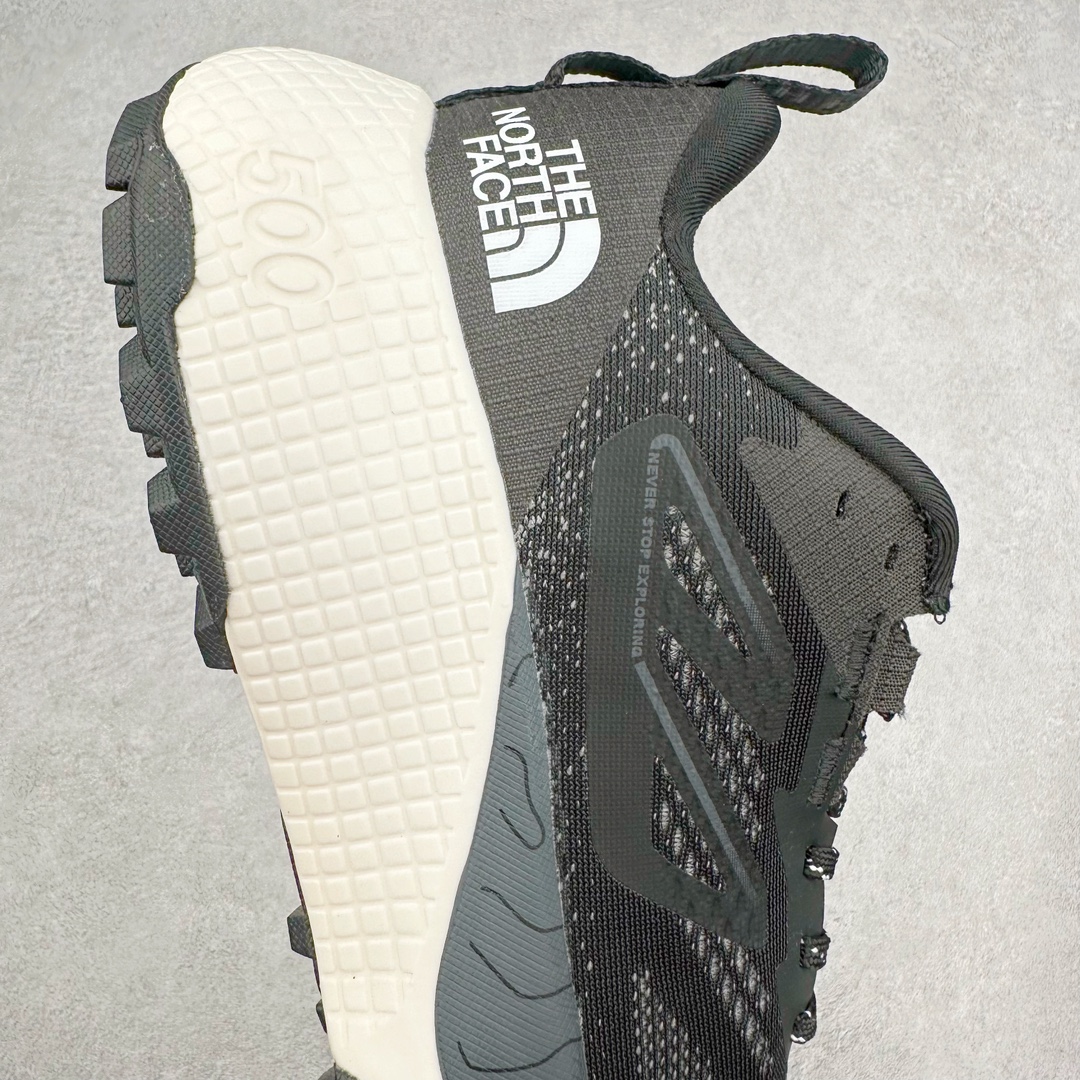 图片[6]-THE NORTH FACE 北面防滑耐磨防水低帮户外功能鞋 有许多相当专业的户外爱好者 非常关心像是越野跑、专业登山鞋等一系列的户外鞋款开箱 本次介绍比较不一样的休闲机能鞋 带来登山朋友爱用的户外品牌北面The North Face的休闲系列徒步鞋款介绍，希望能提供大家于生活与轻旅行的不同选择。不少户外运动爱好者喜欢的专业登山品牌（北面）The North Face自1966年创立，由两位热爱登山徒步的年轻登山者于美西旧金山开创，不断透过研发与创新，并且将最先进的技术结合在服装与鞋款设计，生产多种外型帅气且专业能力非常强的户外服饰，备受欢迎。户外版有许多相当专业的户外爱好者，非常关心像是越野跑、专业登山鞋等一系列的户外鞋款开箱，本次介绍比较不一样的休闲机能鞋，带来登山朋友爱用的户外品牌北面The North Face的休闲系列徒步鞋款介绍，希望能提供大家于生活与轻旅行的不同选择。此鞋并非归类在专业登山鞋家族中，而是以高性价比、适合日常训练作为主推卖点，对登山初学的朋友来说，这双鞋耐磨与耐穿程度更是入手的绝佳理由，但是对进阶登山者而言，此鞋可能无法战胜难度更高的徒步登山路线。脚感与登山靴的稳健非常不一样，也不是越野跑鞋的野性、更非慢跑鞋的敏捷，个人觉得此鞋足感非常独特，XtraFoam中底的泡沫材质非常柔软，即使没有鞋带系统辅助，但是EXTS外底抓地系统底纹够深，每一步都十分平稳。尺码：39 40 40.5 41 42 42.5 43 44 44.5 45-选品中心