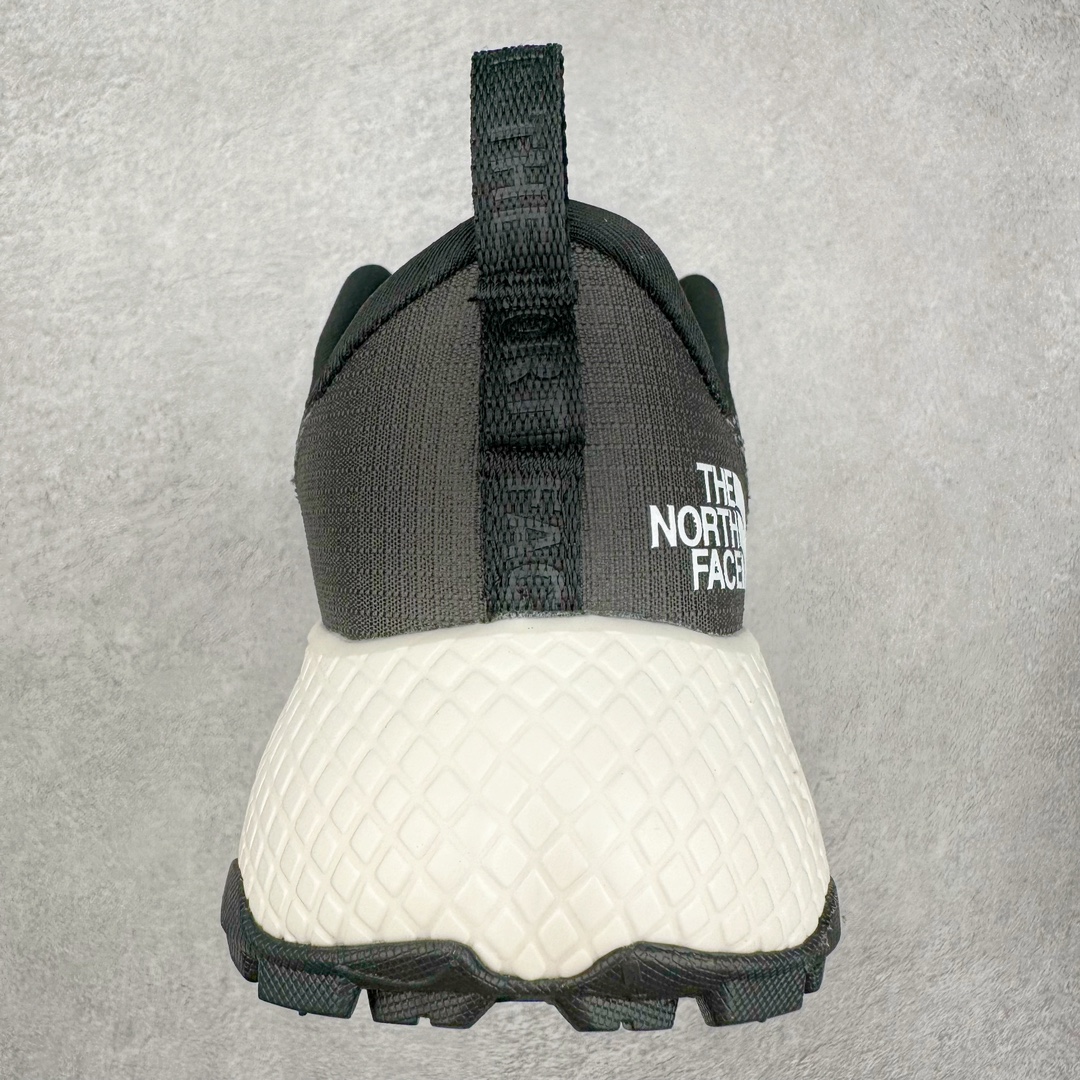 图片[8]-THE NORTH FACE 北面防滑耐磨防水低帮户外功能鞋 有许多相当专业的户外爱好者 非常关心像是越野跑、专业登山鞋等一系列的户外鞋款开箱 本次介绍比较不一样的休闲机能鞋 带来登山朋友爱用的户外品牌北面The North Face的休闲系列徒步鞋款介绍，希望能提供大家于生活与轻旅行的不同选择。不少户外运动爱好者喜欢的专业登山品牌（北面）The North Face自1966年创立，由两位热爱登山徒步的年轻登山者于美西旧金山开创，不断透过研发与创新，并且将最先进的技术结合在服装与鞋款设计，生产多种外型帅气且专业能力非常强的户外服饰，备受欢迎。户外版有许多相当专业的户外爱好者，非常关心像是越野跑、专业登山鞋等一系列的户外鞋款开箱，本次介绍比较不一样的休闲机能鞋，带来登山朋友爱用的户外品牌北面The North Face的休闲系列徒步鞋款介绍，希望能提供大家于生活与轻旅行的不同选择。此鞋并非归类在专业登山鞋家族中，而是以高性价比、适合日常训练作为主推卖点，对登山初学的朋友来说，这双鞋耐磨与耐穿程度更是入手的绝佳理由，但是对进阶登山者而言，此鞋可能无法战胜难度更高的徒步登山路线。脚感与登山靴的稳健非常不一样，也不是越野跑鞋的野性、更非慢跑鞋的敏捷，个人觉得此鞋足感非常独特，XtraFoam中底的泡沫材质非常柔软，即使没有鞋带系统辅助，但是EXTS外底抓地系统底纹够深，每一步都十分平稳。尺码：39 40 40.5 41 42 42.5 43 44 44.5 45-选品中心