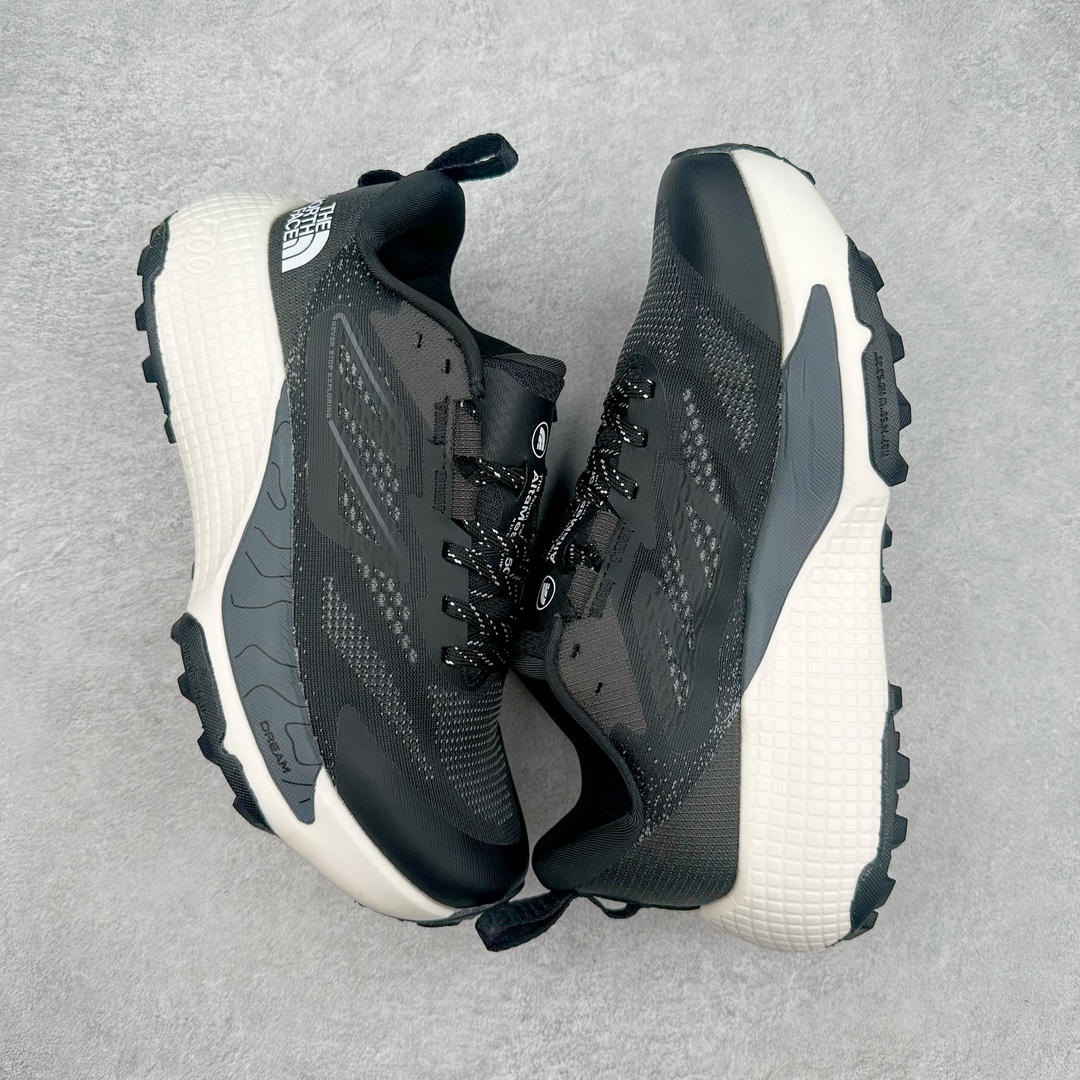 图片[3]-THE NORTH FACE 北面防滑耐磨防水低帮户外功能鞋 有许多相当专业的户外爱好者 非常关心像是越野跑、专业登山鞋等一系列的户外鞋款开箱 本次介绍比较不一样的休闲机能鞋 带来登山朋友爱用的户外品牌北面The North Face的休闲系列徒步鞋款介绍，希望能提供大家于生活与轻旅行的不同选择。不少户外运动爱好者喜欢的专业登山品牌（北面）The North Face自1966年创立，由两位热爱登山徒步的年轻登山者于美西旧金山开创，不断透过研发与创新，并且将最先进的技术结合在服装与鞋款设计，生产多种外型帅气且专业能力非常强的户外服饰，备受欢迎。户外版有许多相当专业的户外爱好者，非常关心像是越野跑、专业登山鞋等一系列的户外鞋款开箱，本次介绍比较不一样的休闲机能鞋，带来登山朋友爱用的户外品牌北面The North Face的休闲系列徒步鞋款介绍，希望能提供大家于生活与轻旅行的不同选择。此鞋并非归类在专业登山鞋家族中，而是以高性价比、适合日常训练作为主推卖点，对登山初学的朋友来说，这双鞋耐磨与耐穿程度更是入手的绝佳理由，但是对进阶登山者而言，此鞋可能无法战胜难度更高的徒步登山路线。脚感与登山靴的稳健非常不一样，也不是越野跑鞋的野性、更非慢跑鞋的敏捷，个人觉得此鞋足感非常独特，XtraFoam中底的泡沫材质非常柔软，即使没有鞋带系统辅助，但是EXTS外底抓地系统底纹够深，每一步都十分平稳。尺码：39 40 40.5 41 42 42.5 43 44 44.5 45-选品中心