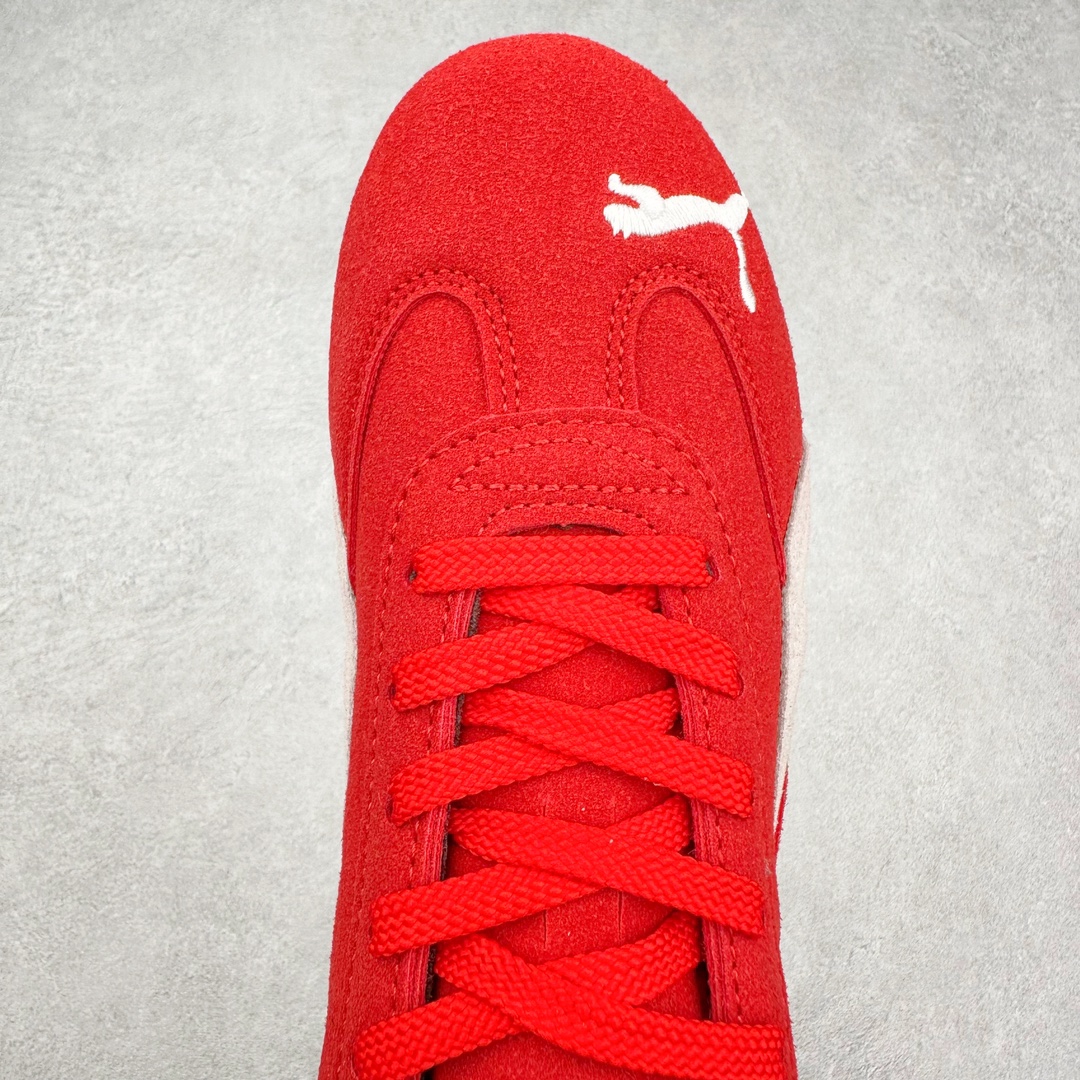 图片[4]-＃特价福利 PUMA Speedca OG 彪马极速赛车系列低帮德训风拼接复古百搭休闲运动赛车鞋 鞋款从80、90年代赛车手所穿的防火赛车鞋为原型，鞋身线条模仿了赛车的流线廓形 体现了空气动力学原理的结构 简约流畅的外观 恰好又和贯穿其中的Formstrip Logo融合恰到好处 视觉上细节丰富且协调 本次Speedcat OG鞋款归来 最大看点自然式保留了窄版鞋型以及薄底构造 这两年各品牌鞋底越做越厚 Speedcat反其道而行之 上脚几乎无鞋底的效果带来耳目一新的视觉体验 鞋面依旧是以质感细腻的麂皮材质打造 并且大面积近乎全包裹的使用 复古味道也愈发浓烈 配色上更是将最原始的黑色和红色带回 向F1赛车队的标志性队服致敬 相信让各位一眼种草的更多是出挑的大红色 上脚即可瞬间点亮整体造型 在以球鞋为核心的OOTD中脱颖而出 而另一款黑色则是低调的万金油 彰显新潮个性的同时又不喧宾夺主 也是热爱简约系穿搭朋友的首选 尺码：36 37 37.5 38 38.5 39 40 40.5 41 42 42.5 43 44 44.5 45-选品中心