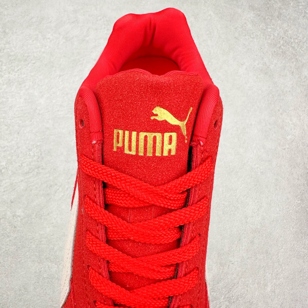 图片[5]-＃特价福利 PUMA Speedca OG 彪马极速赛车系列低帮德训风拼接复古百搭休闲运动赛车鞋 鞋款从80、90年代赛车手所穿的防火赛车鞋为原型，鞋身线条模仿了赛车的流线廓形 体现了空气动力学原理的结构 简约流畅的外观 恰好又和贯穿其中的Formstrip Logo融合恰到好处 视觉上细节丰富且协调 本次Speedcat OG鞋款归来 最大看点自然式保留了窄版鞋型以及薄底构造 这两年各品牌鞋底越做越厚 Speedcat反其道而行之 上脚几乎无鞋底的效果带来耳目一新的视觉体验 鞋面依旧是以质感细腻的麂皮材质打造 并且大面积近乎全包裹的使用 复古味道也愈发浓烈 配色上更是将最原始的黑色和红色带回 向F1赛车队的标志性队服致敬 相信让各位一眼种草的更多是出挑的大红色 上脚即可瞬间点亮整体造型 在以球鞋为核心的OOTD中脱颖而出 而另一款黑色则是低调的万金油 彰显新潮个性的同时又不喧宾夺主 也是热爱简约系穿搭朋友的首选 尺码：36 37 37.5 38 38.5 39 40 40.5 41 42 42.5 43 44 44.5 45-选品中心