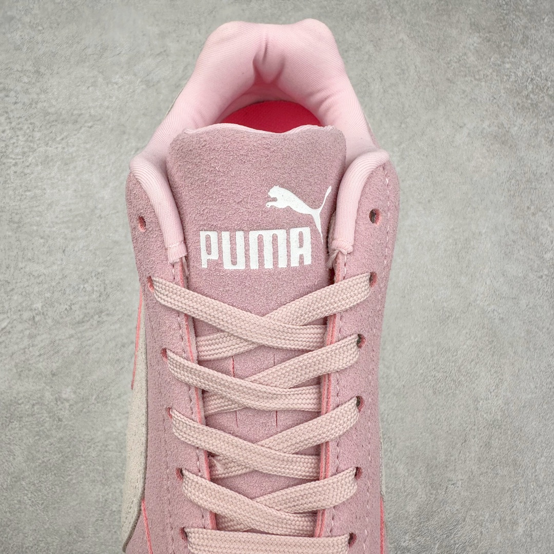 图片[5]-＃特价福利 PUMA Speedca OG 彪马极速赛车系列低帮德训风拼接复古百搭休闲运动赛车鞋 鞋款从80、90年代赛车手所穿的防火赛车鞋为原型，鞋身线条模仿了赛车的流线廓形 体现了空气动力学原理的结构 简约流畅的外观 恰好又和贯穿其中的Formstrip Logo融合恰到好处 视觉上细节丰富且协调 本次Speedcat OG鞋款归来 最大看点自然式保留了窄版鞋型以及薄底构造 这两年各品牌鞋底越做越厚 Speedcat反其道而行之 上脚几乎无鞋底的效果带来耳目一新的视觉体验 鞋面依旧是以质感细腻的麂皮材质打造 并且大面积近乎全包裹的使用 复古味道也愈发浓烈 配色上更是将最原始的黑色和红色带回 向F1赛车队的标志性队服致敬 相信让各位一眼种草的更多是出挑的大红色 上脚即可瞬间点亮整体造型 在以球鞋为核心的OOTD中脱颖而出 而另一款黑色则是低调的万金油 彰显新潮个性的同时又不喧宾夺主 也是热爱简约系穿搭朋友的首选 尺码：36 37 37.5 38 38.5 39 40 40.5 41 42 42.5 43 44 44.5 45-选品中心