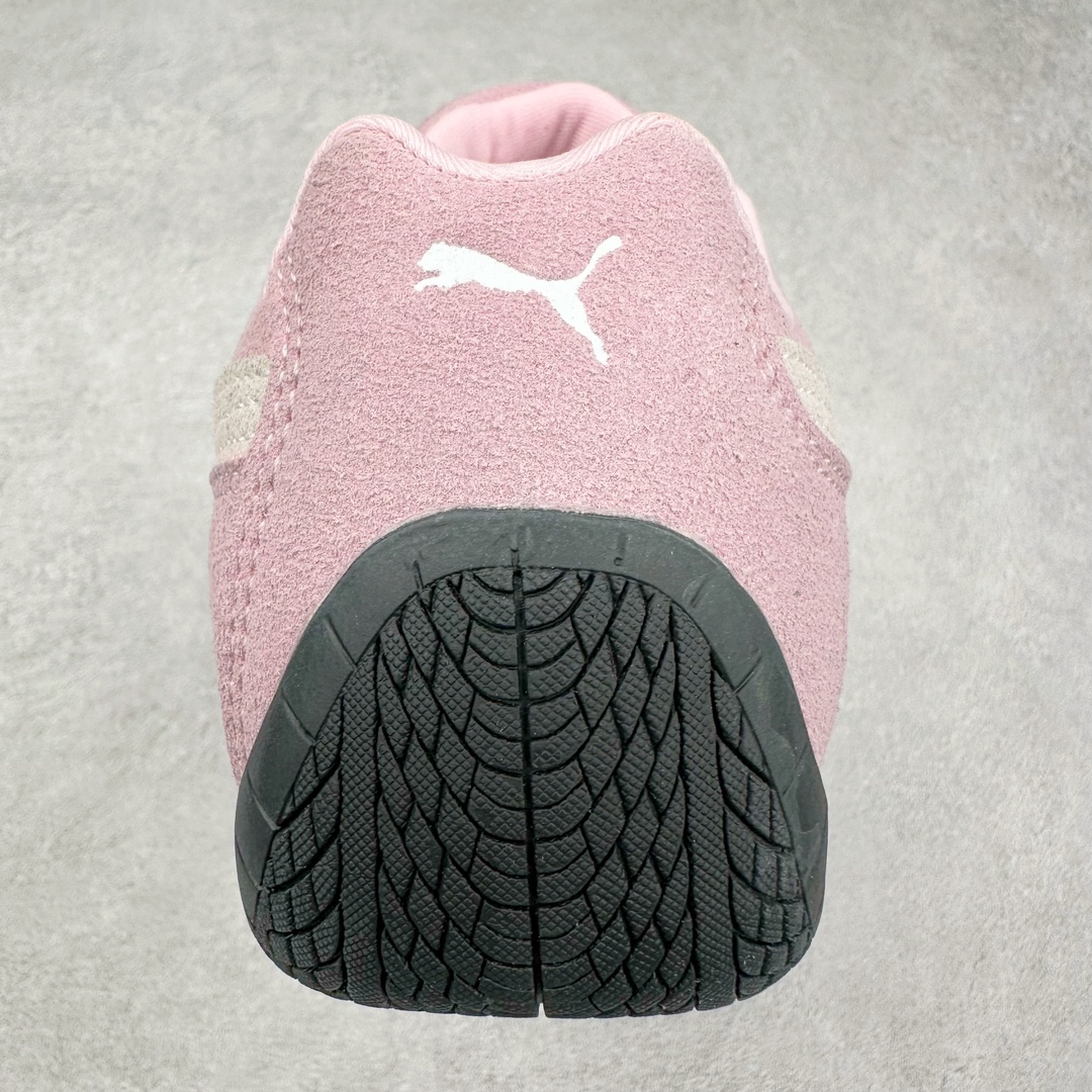 图片[8]-＃特价福利 PUMA Speedca OG 彪马极速赛车系列低帮德训风拼接复古百搭休闲运动赛车鞋 鞋款从80、90年代赛车手所穿的防火赛车鞋为原型，鞋身线条模仿了赛车的流线廓形 体现了空气动力学原理的结构 简约流畅的外观 恰好又和贯穿其中的Formstrip Logo融合恰到好处 视觉上细节丰富且协调 本次Speedcat OG鞋款归来 最大看点自然式保留了窄版鞋型以及薄底构造 这两年各品牌鞋底越做越厚 Speedcat反其道而行之 上脚几乎无鞋底的效果带来耳目一新的视觉体验 鞋面依旧是以质感细腻的麂皮材质打造 并且大面积近乎全包裹的使用 复古味道也愈发浓烈 配色上更是将最原始的黑色和红色带回 向F1赛车队的标志性队服致敬 相信让各位一眼种草的更多是出挑的大红色 上脚即可瞬间点亮整体造型 在以球鞋为核心的OOTD中脱颖而出 而另一款黑色则是低调的万金油 彰显新潮个性的同时又不喧宾夺主 也是热爱简约系穿搭朋友的首选 尺码：36 37 37.5 38 38.5 39 40 40.5 41 42 42.5 43 44 44.5 45-选品中心