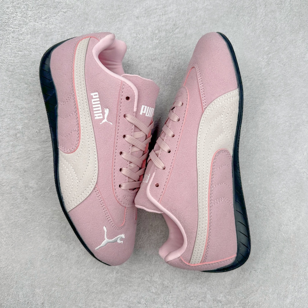 图片[3]-＃特价福利 PUMA Speedca OG 彪马极速赛车系列低帮德训风拼接复古百搭休闲运动赛车鞋 鞋款从80、90年代赛车手所穿的防火赛车鞋为原型，鞋身线条模仿了赛车的流线廓形 体现了空气动力学原理的结构 简约流畅的外观 恰好又和贯穿其中的Formstrip Logo融合恰到好处 视觉上细节丰富且协调 本次Speedcat OG鞋款归来 最大看点自然式保留了窄版鞋型以及薄底构造 这两年各品牌鞋底越做越厚 Speedcat反其道而行之 上脚几乎无鞋底的效果带来耳目一新的视觉体验 鞋面依旧是以质感细腻的麂皮材质打造 并且大面积近乎全包裹的使用 复古味道也愈发浓烈 配色上更是将最原始的黑色和红色带回 向F1赛车队的标志性队服致敬 相信让各位一眼种草的更多是出挑的大红色 上脚即可瞬间点亮整体造型 在以球鞋为核心的OOTD中脱颖而出 而另一款黑色则是低调的万金油 彰显新潮个性的同时又不喧宾夺主 也是热爱简约系穿搭朋友的首选 尺码：36 37 37.5 38 38.5 39 40 40.5 41 42 42.5 43 44 44.5 45-选品中心