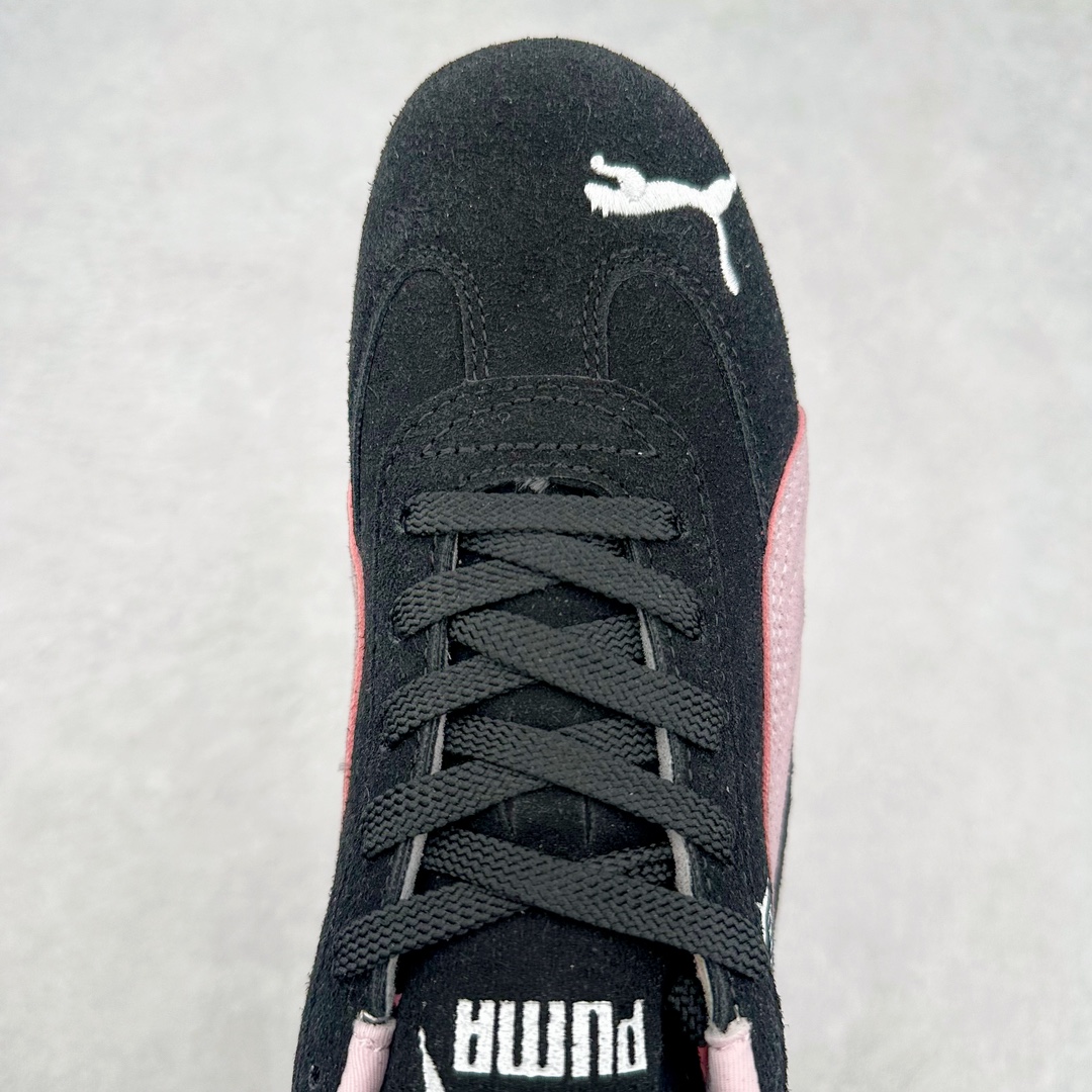 图片[4]-＃特价福利 PUMA Speedca OG 彪马极速赛车系列低帮德训风拼接复古百搭休闲运动赛车鞋 鞋款从80、90年代赛车手所穿的防火赛车鞋为原型，鞋身线条模仿了赛车的流线廓形 体现了空气动力学原理的结构 简约流畅的外观 恰好又和贯穿其中的Formstrip Logo融合恰到好处 视觉上细节丰富且协调 本次Speedcat OG鞋款归来 最大看点自然式保留了窄版鞋型以及薄底构造 这两年各品牌鞋底越做越厚 Speedcat反其道而行之 上脚几乎无鞋底的效果带来耳目一新的视觉体验 鞋面依旧是以质感细腻的麂皮材质打造 并且大面积近乎全包裹的使用 复古味道也愈发浓烈 配色上更是将最原始的黑色和红色带回 向F1赛车队的标志性队服致敬 相信让各位一眼种草的更多是出挑的大红色 上脚即可瞬间点亮整体造型 在以球鞋为核心的OOTD中脱颖而出 而另一款黑色则是低调的万金油 彰显新潮个性的同时又不喧宾夺主 也是热爱简约系穿搭朋友的首选 尺码：36 37 37.5 38 38.5 39 40 40.5 41 42 42.5 43 44 44.5 45-选品中心